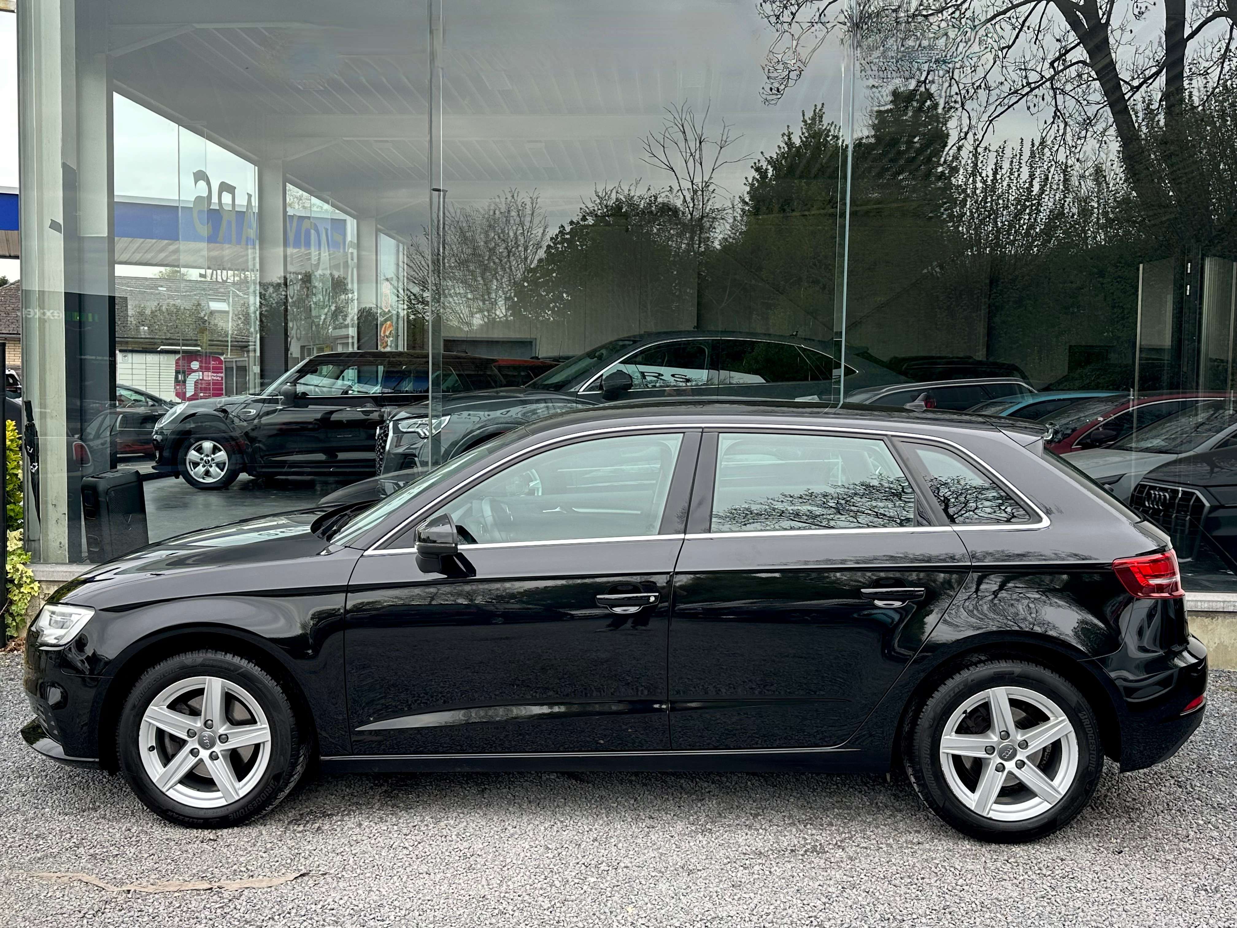 Audi A3 1.6*SPORTBACK*1ER PROP*CUIR*SIEGE CHAUFFANT*LED*NAVI*GARANTIE*
