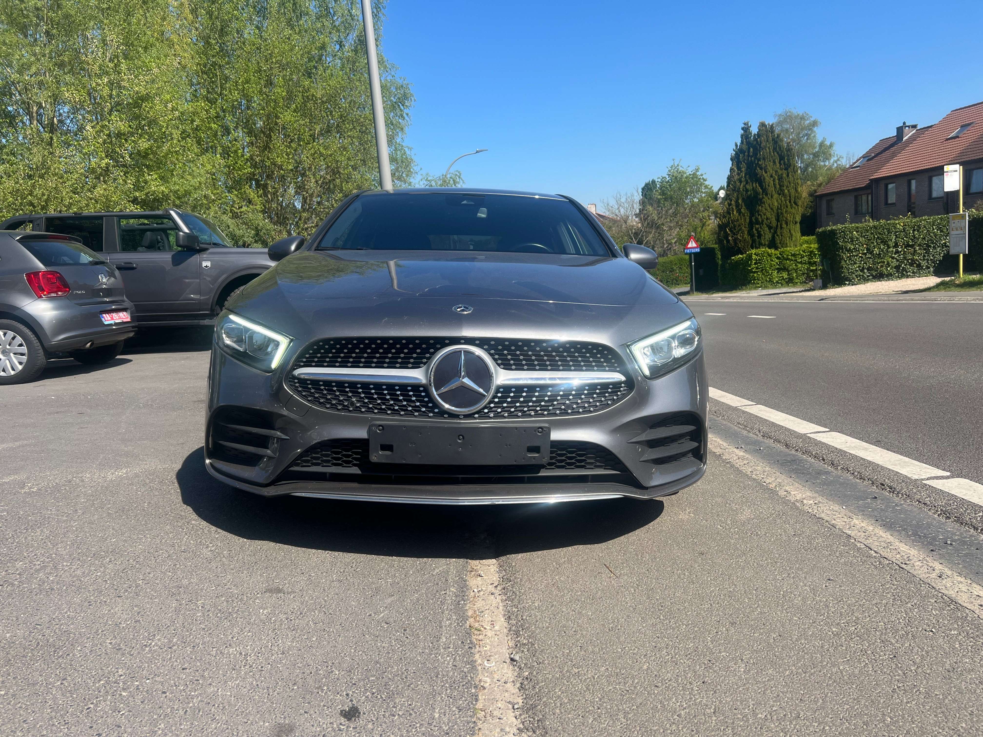 Mercedes-Benz A 180 AMG Line } 2035 FULL 1er PROPRIO CRÉDIT 100% GARANTIE COMME NEUVE