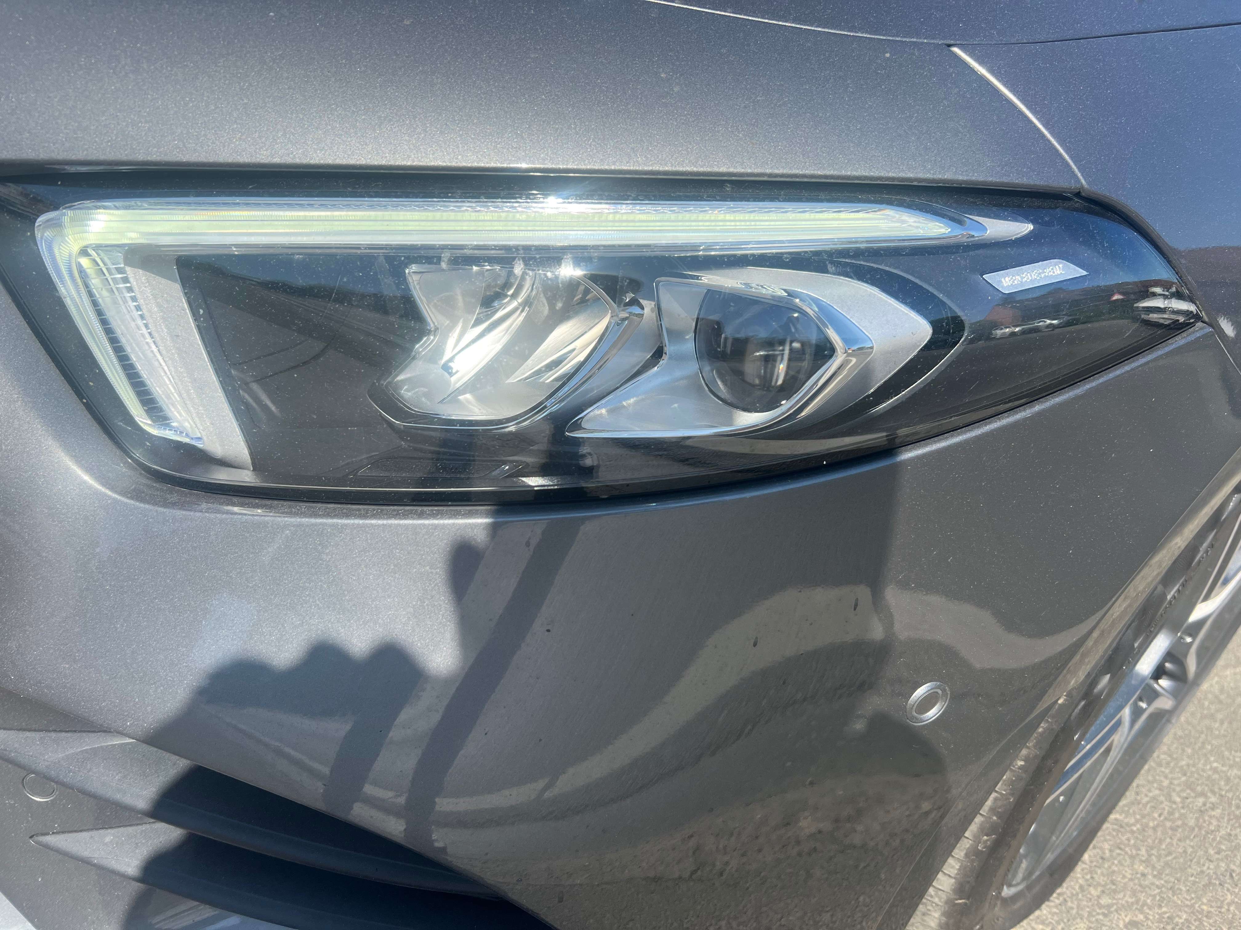 Mercedes-Benz A 180 AMG Line } 2035 FULL 1er PROPRIO CRÉDIT 100% GARANTIE COMME NEUVE