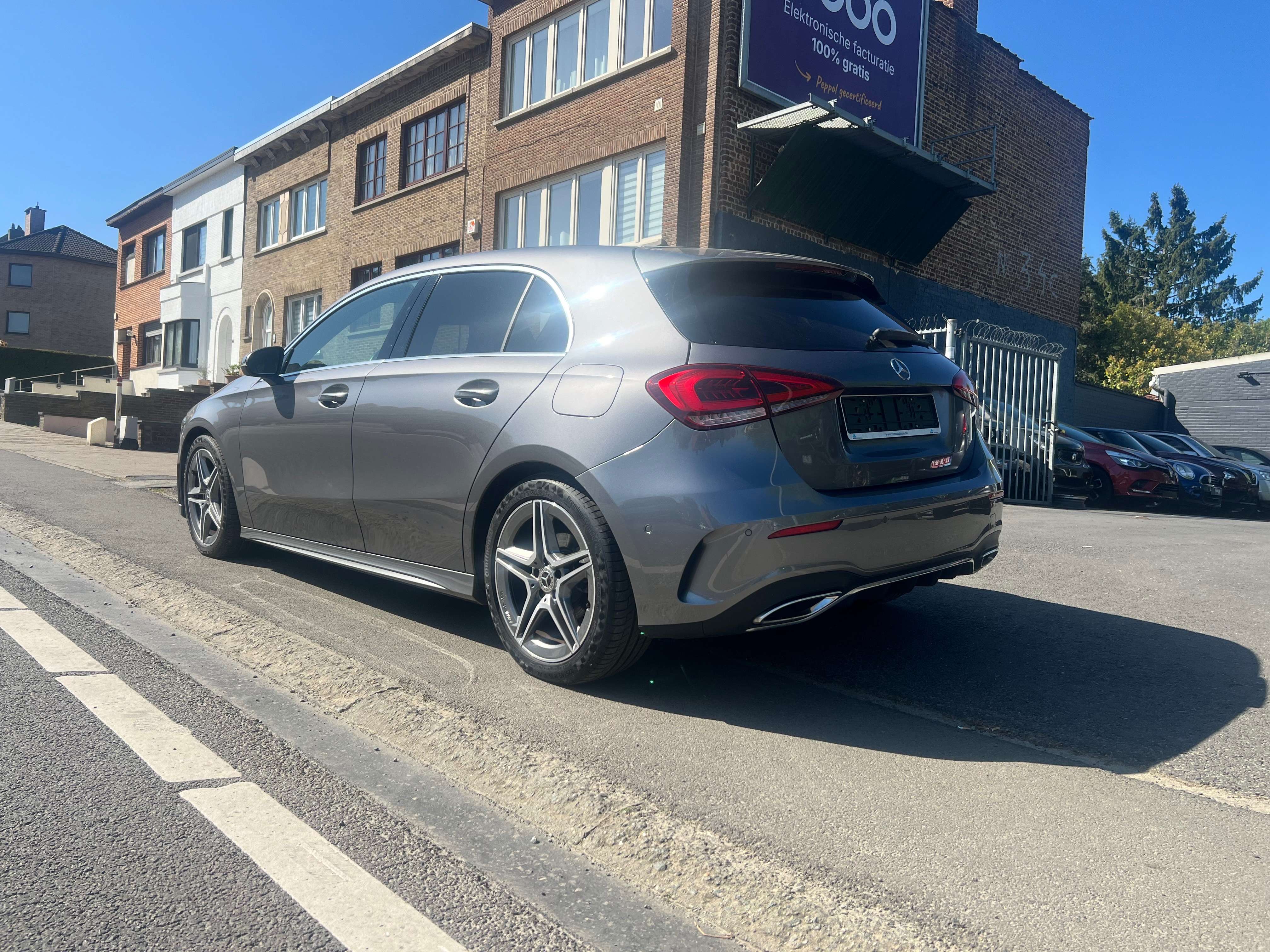 Mercedes-Benz A 180 AMG Line } 2035 FULL 1er PROPRIO CRÉDIT 100% GARANTIE COMME NEUVE