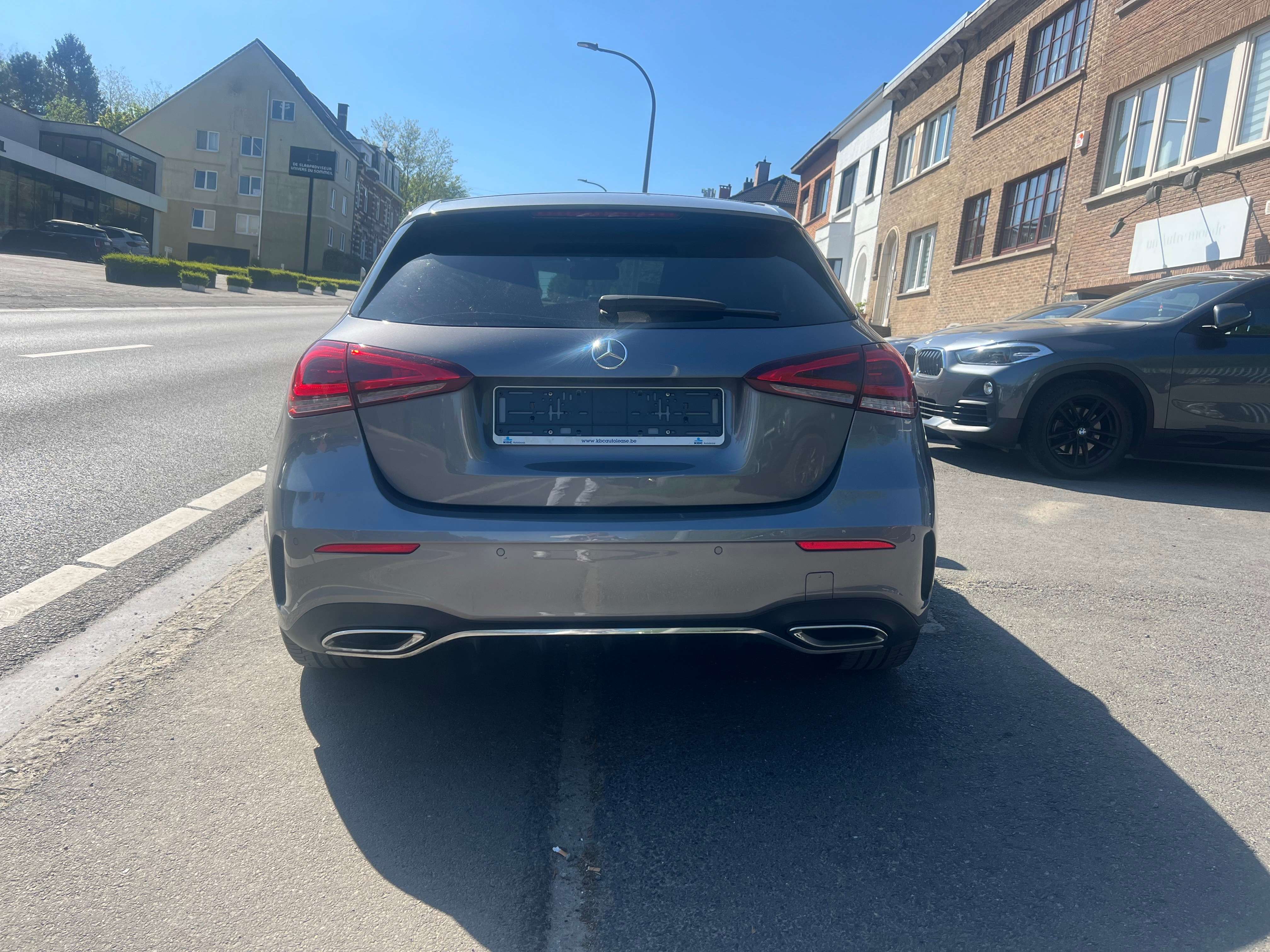 Mercedes-Benz A 180 AMG Line } 2035 FULL 1er PROPRIO CRÉDIT 100% GARANTIE COMME NEUVE