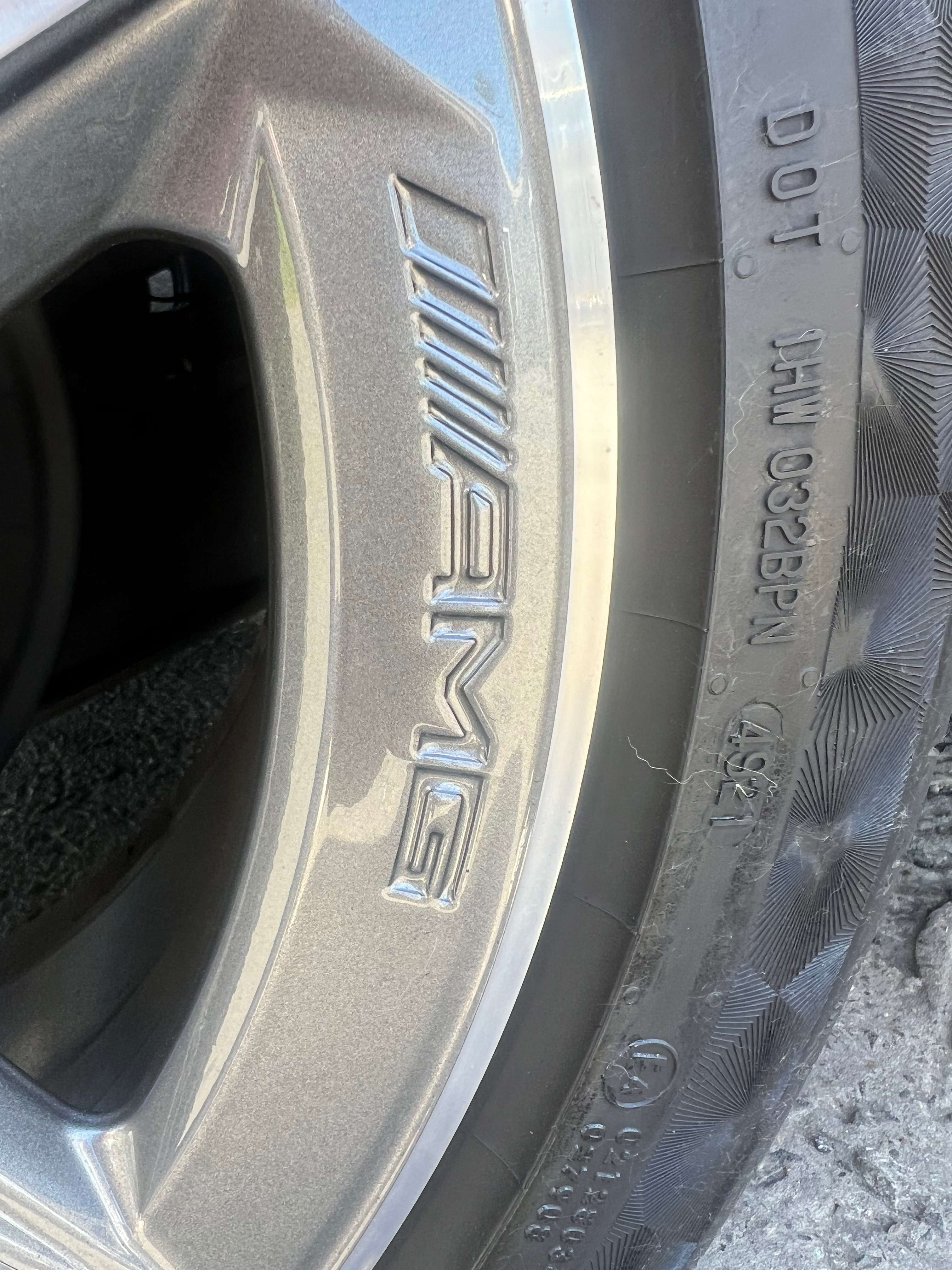 Mercedes-Benz A 180 AMG Line } 2035 FULL 1er PROPRIO CRÉDIT 100% GARANTIE COMME NEUVE