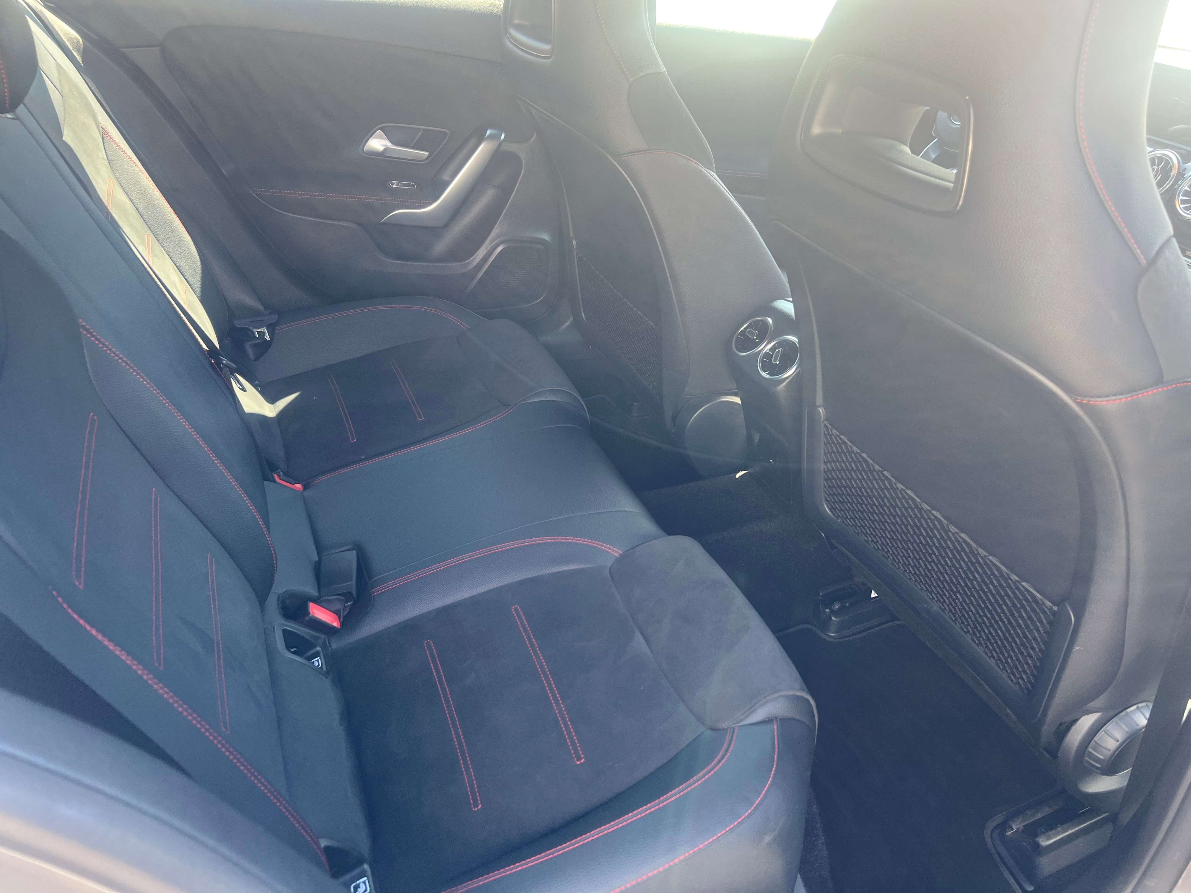 Mercedes-Benz A 180 AMG Line } 2035 FULL 1er PROPRIO CRÉDIT 100% GARANTIE COMME NEUVE