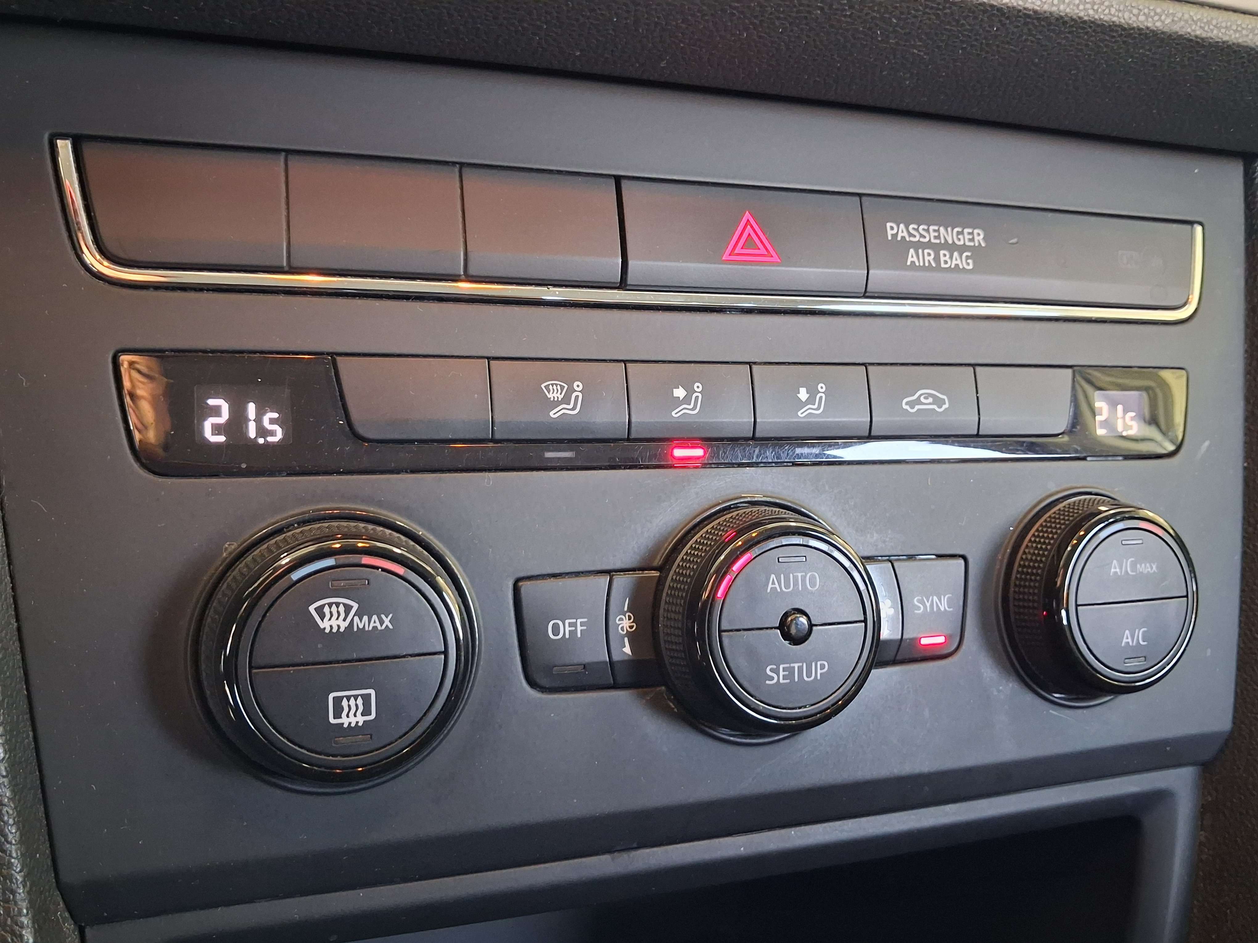 SEAT Leon Leon 1.6 CR TDi ROYALE EDITION/1 ER PROP/CARNET/FULL CARNET