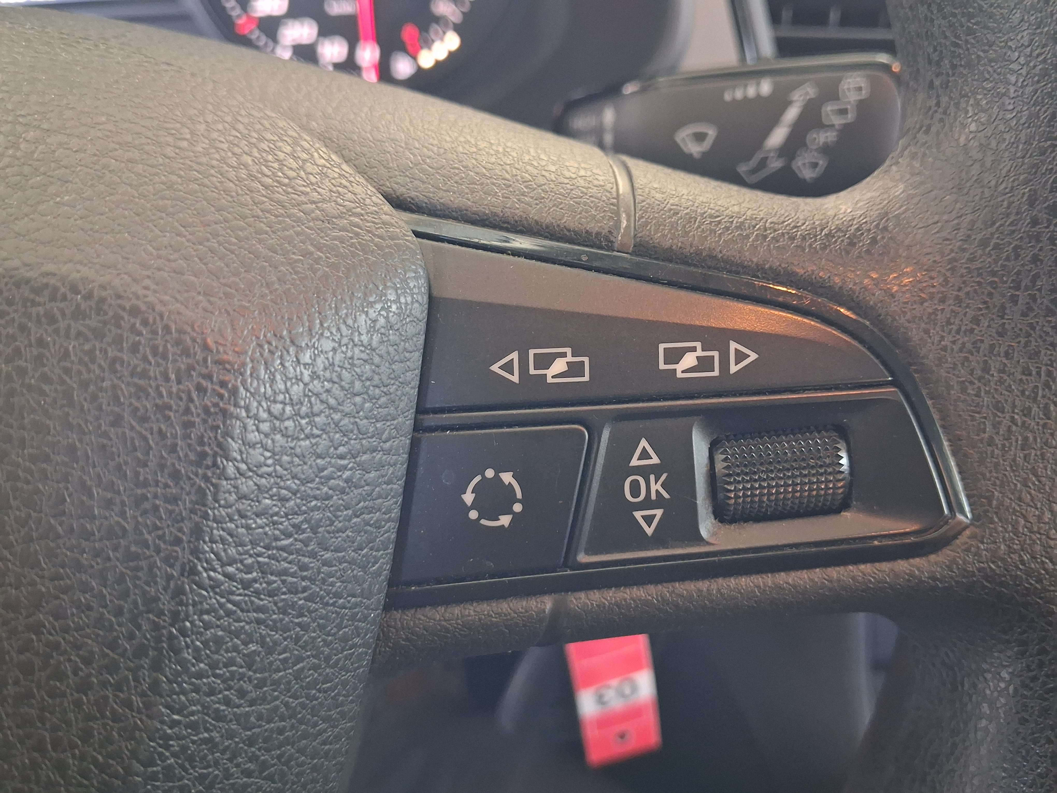 SEAT Leon Leon 1.6 CR TDi ROYALE EDITION/1 ER PROP/CARNET/FULL CARNET
