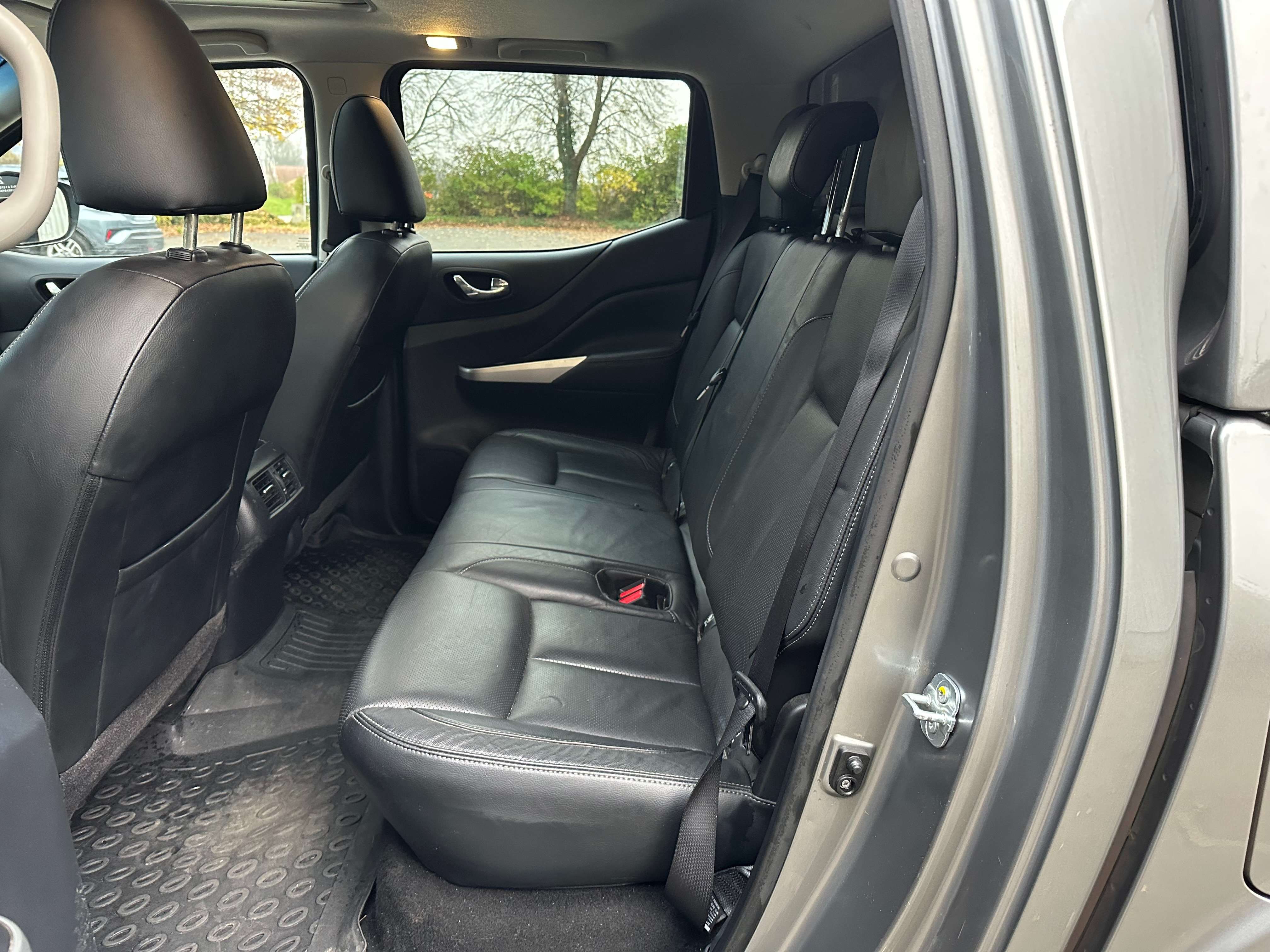 Nissan Navara FULL OPTION