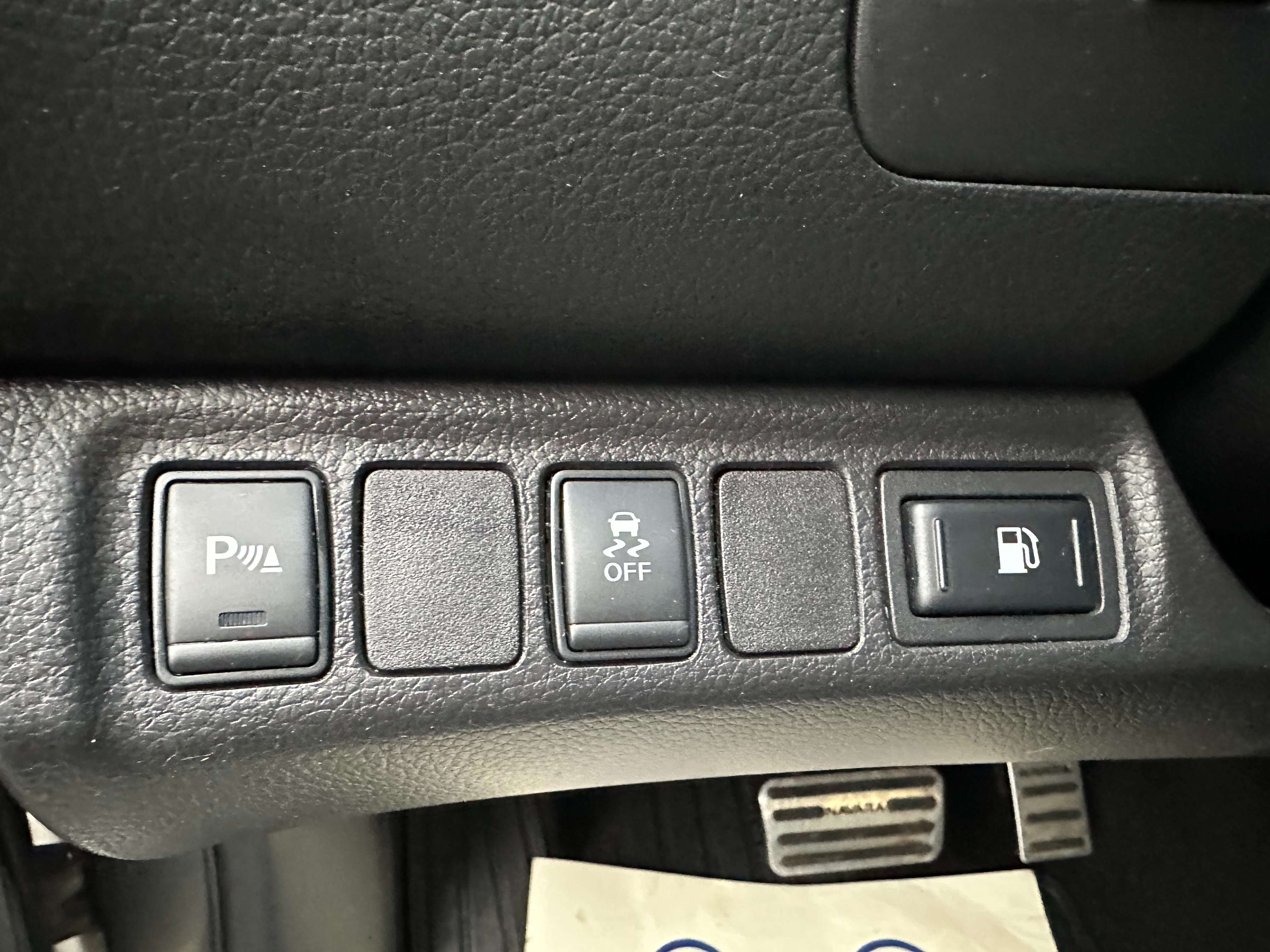 Nissan Navara FULL OPTION