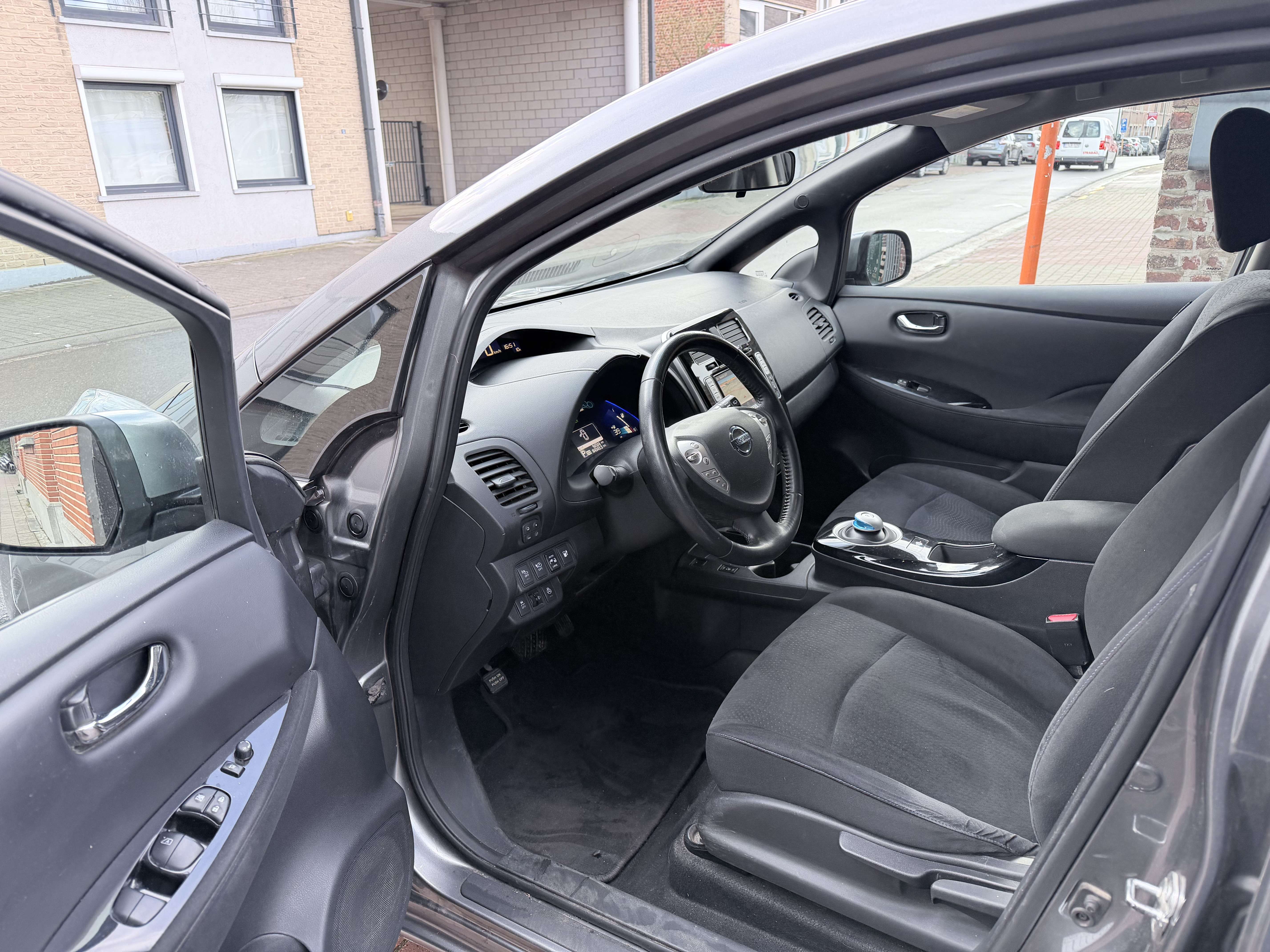 Nissan Leaf 30 kWh Tekna Edition | 360° Camera | Navigatie | Cruise Control | Stoelverwarming