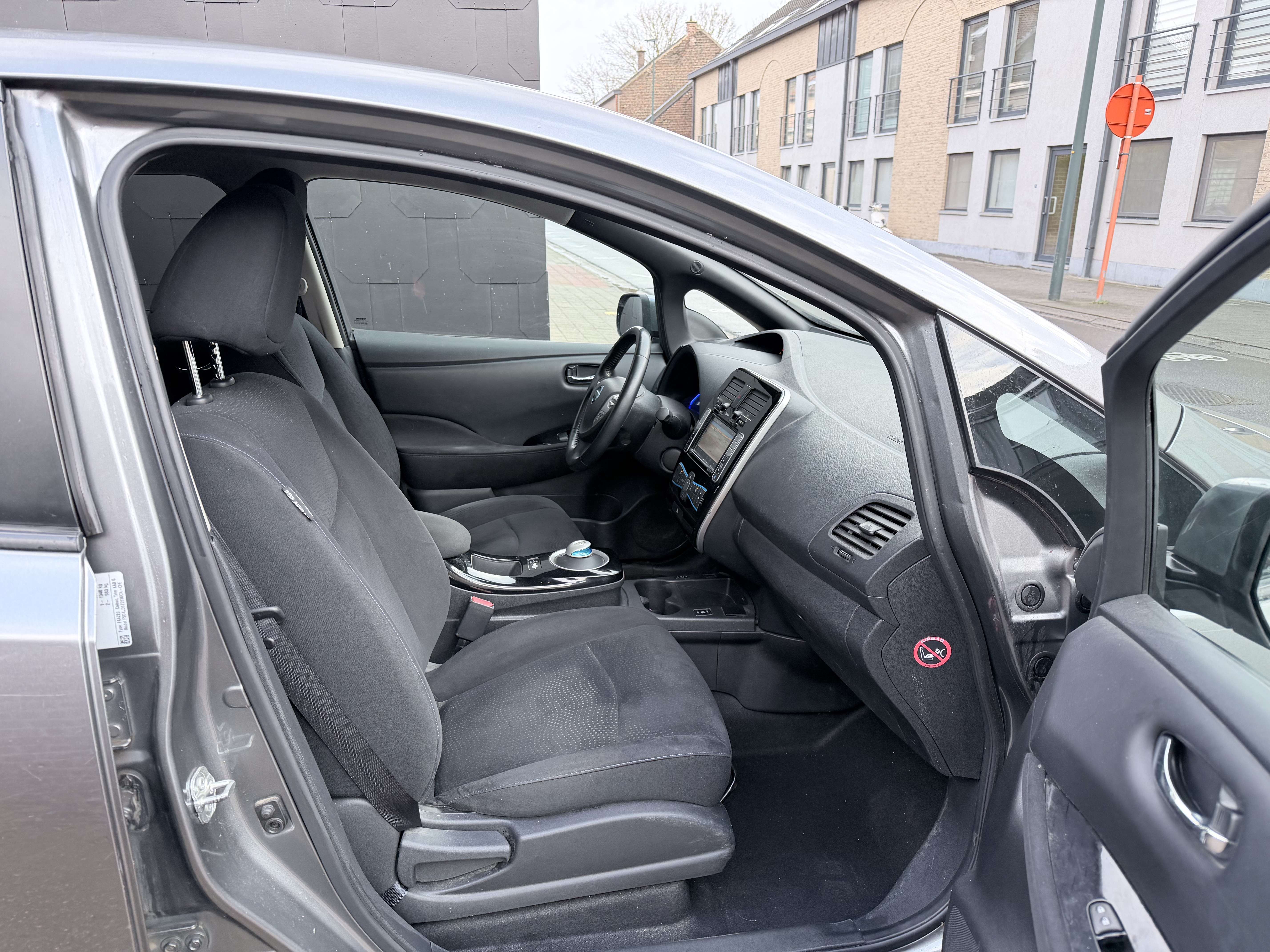 Nissan Leaf 30 kWh Tekna Edition | 360° Camera | Navigatie | Cruise Control | Stoelverwarming