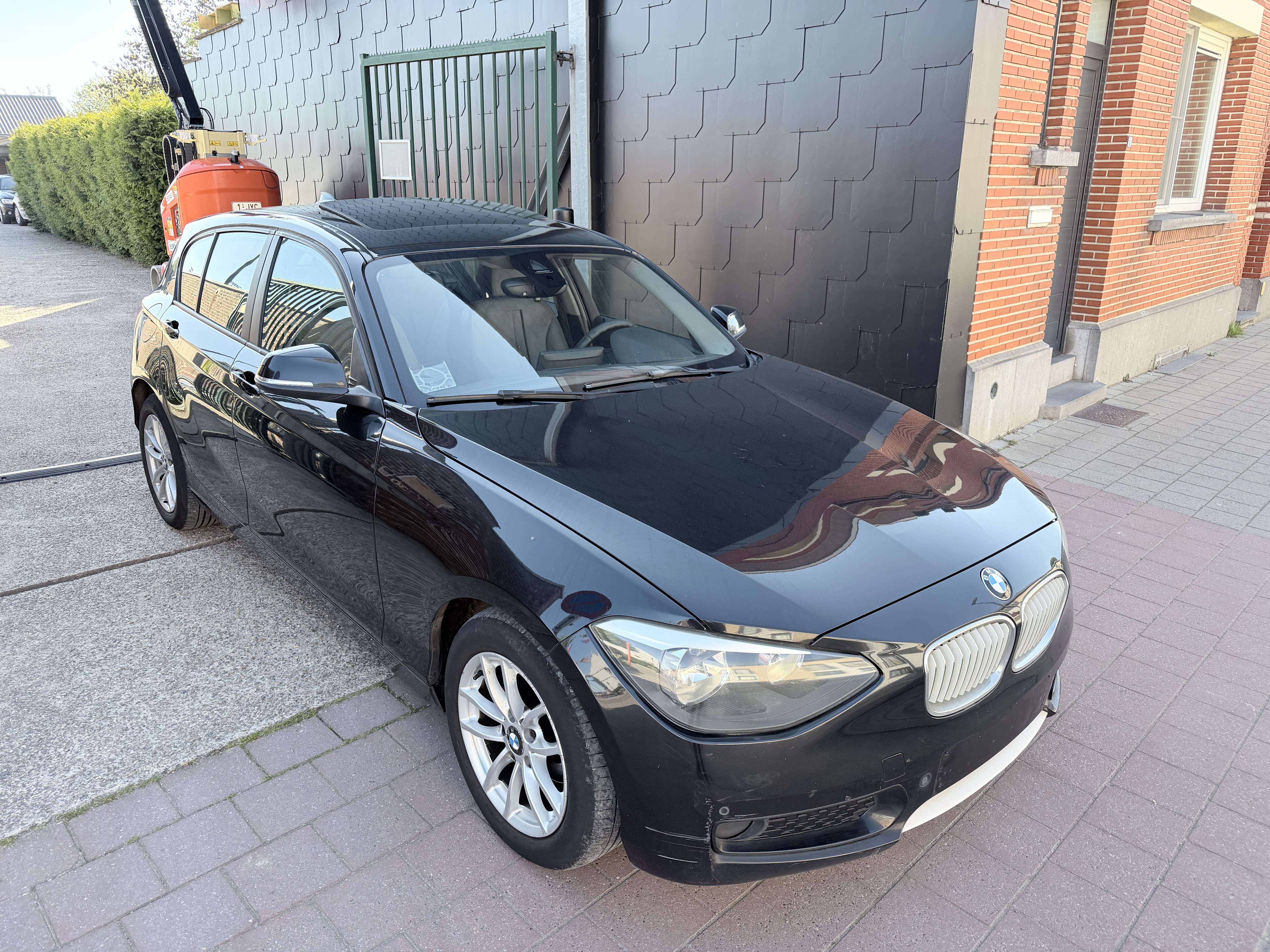 BMW 118 OPEN DAK | AUTOMAAT | NAVI | ZETEL VERWARMING