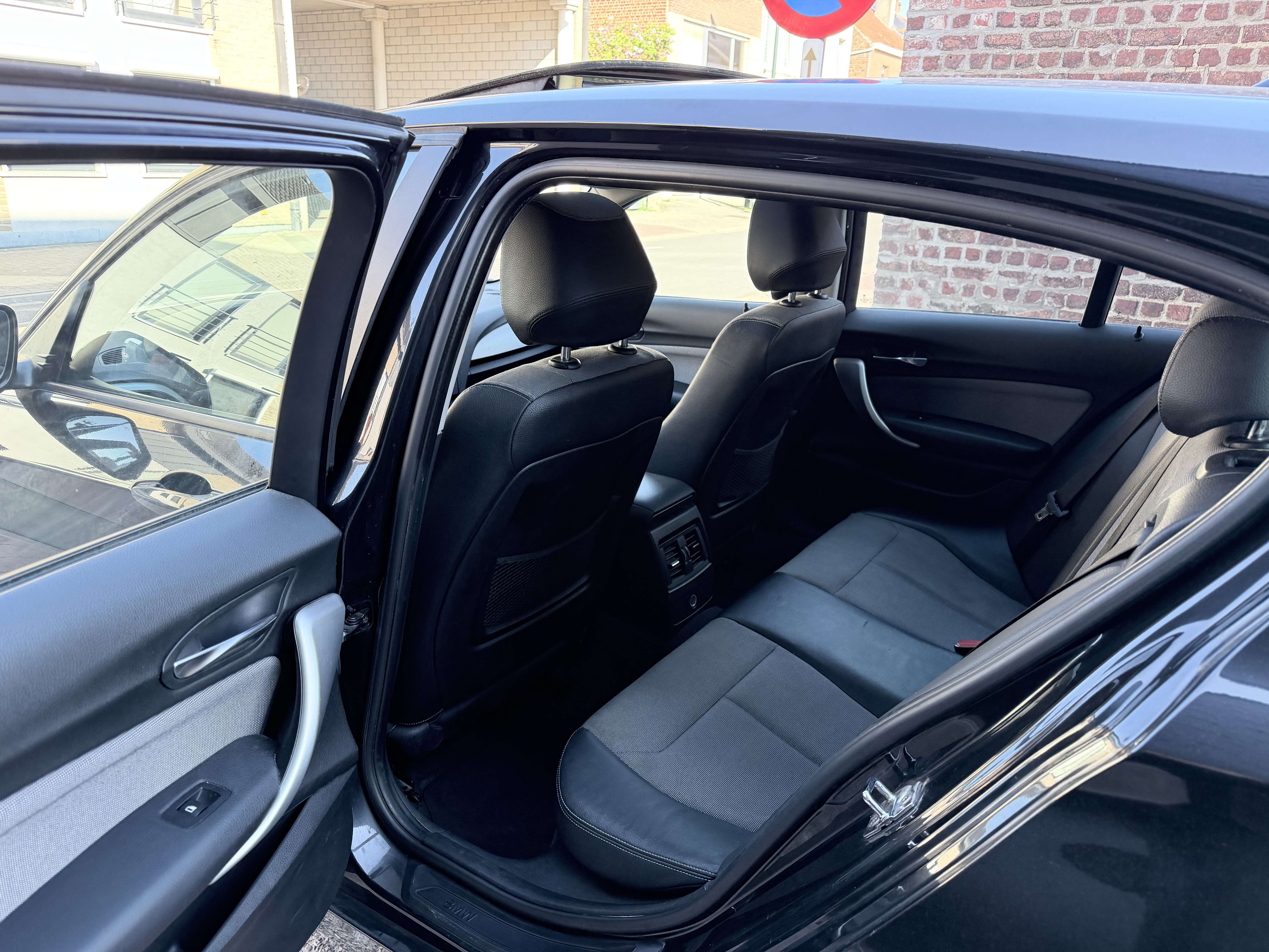 BMW 118 OPEN DAK | AUTOMAAT | NAVI | ZETEL VERWARMING