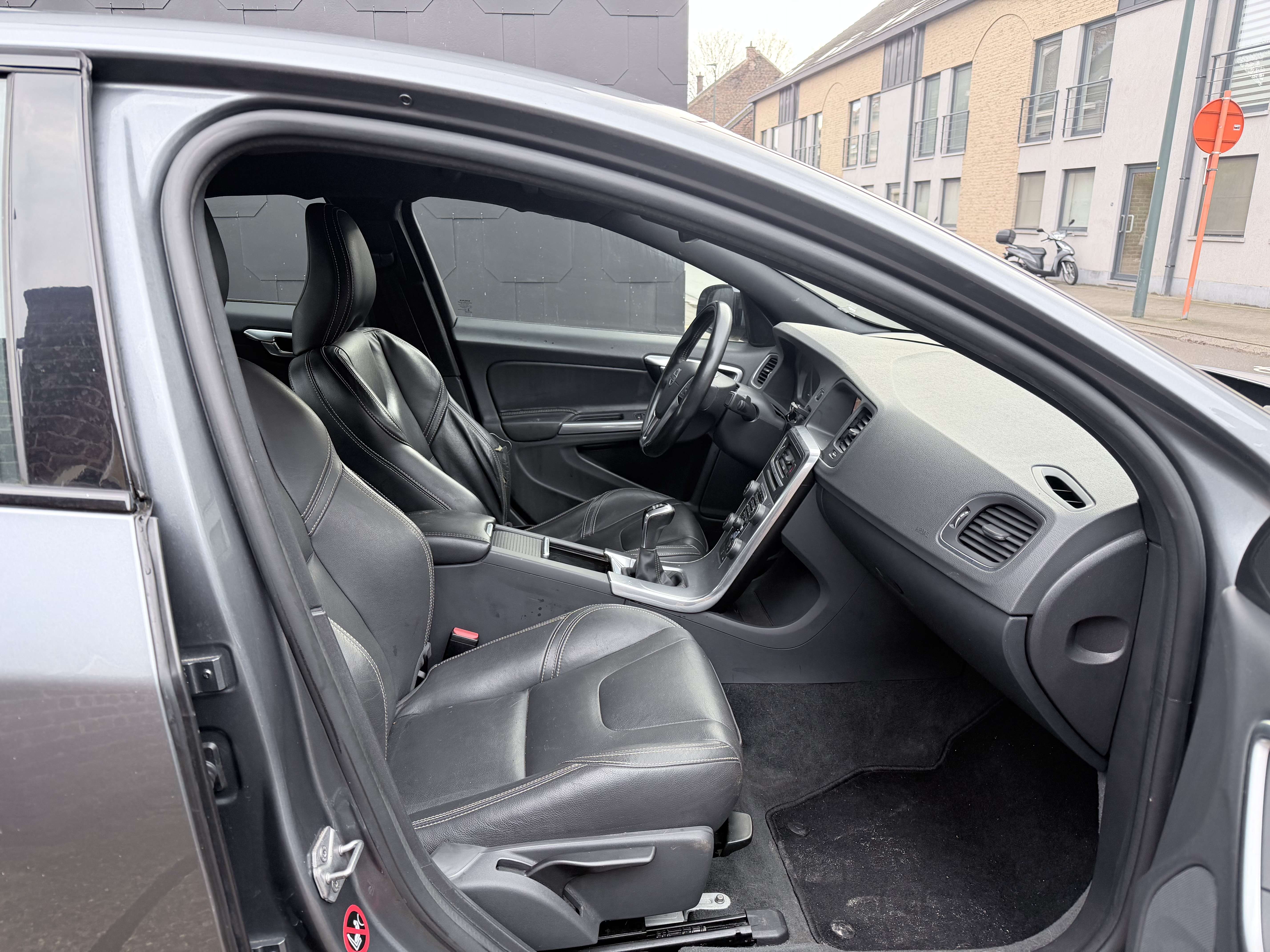 Volvo S60 2.0 D2 Summum Edition | Navi | Leder | PDC | Cruise | Euro 6