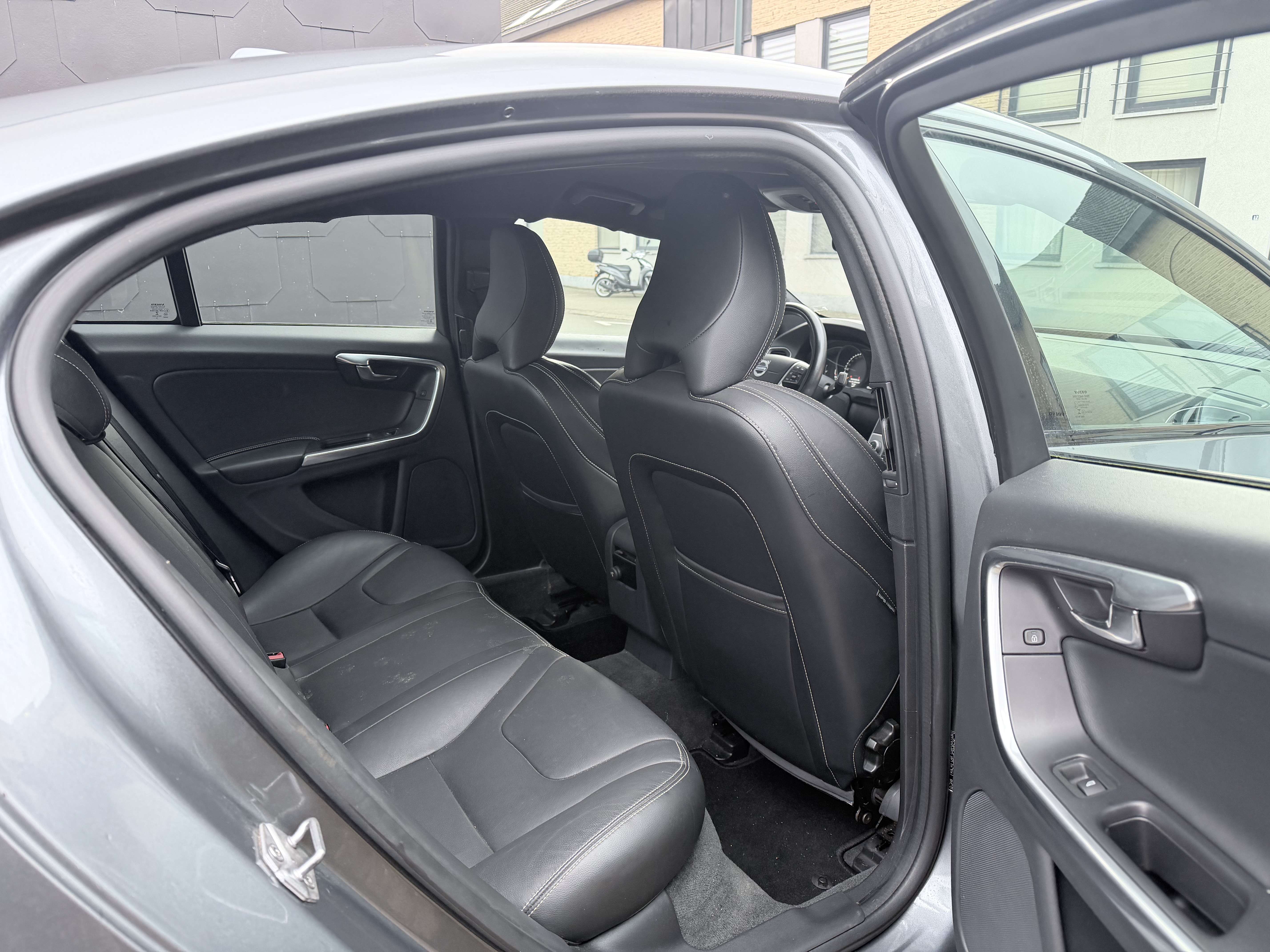 Volvo S60 2.0 D2 Summum Edition | Navi | Leder | PDC | Cruise | Euro 6