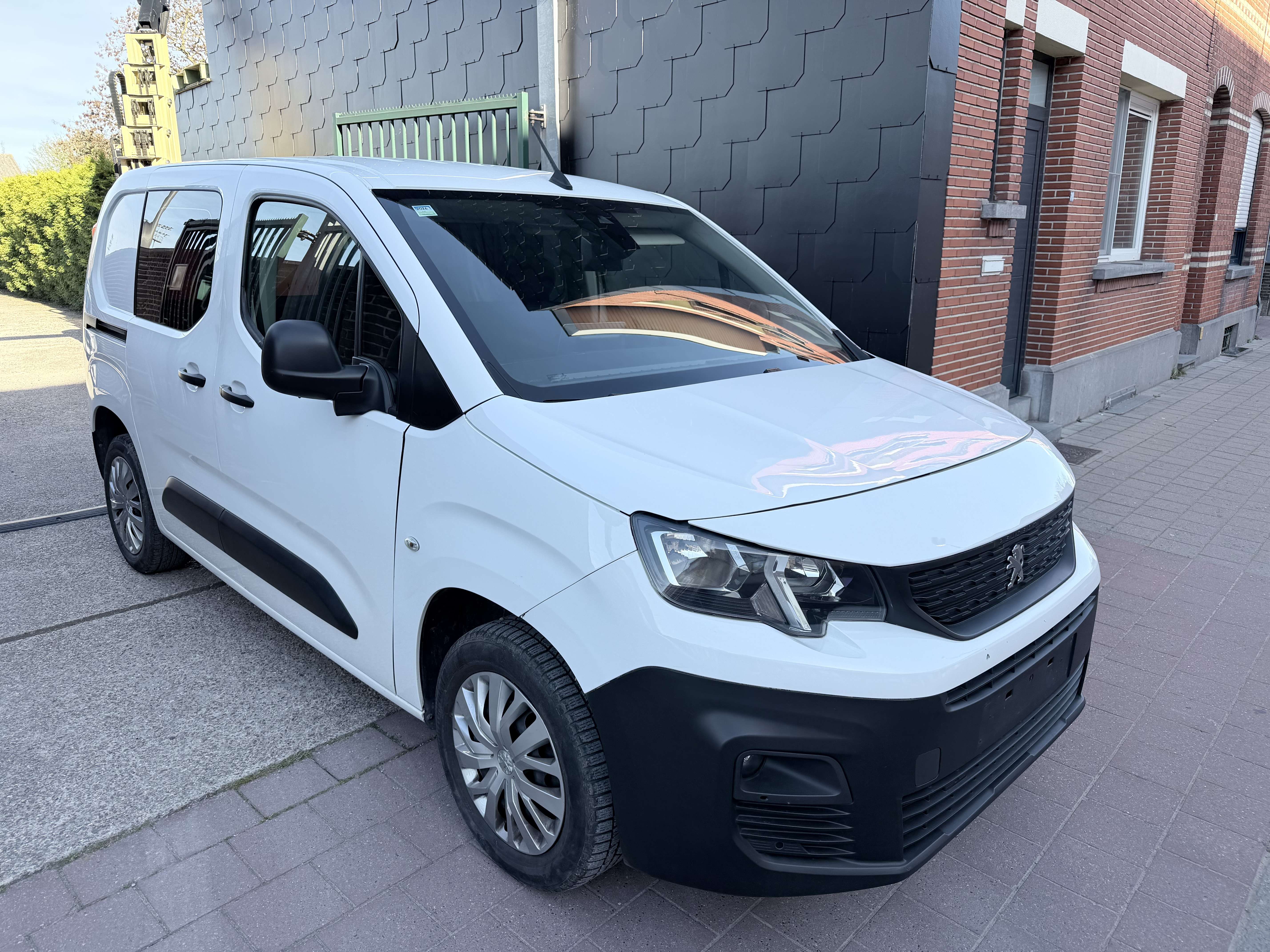 Peugeot Partner 1.5 BlueHDi Edition Asphalt | Navigatie | Airco | Cruise Control | Achteruitrijcamera | Bluetooth