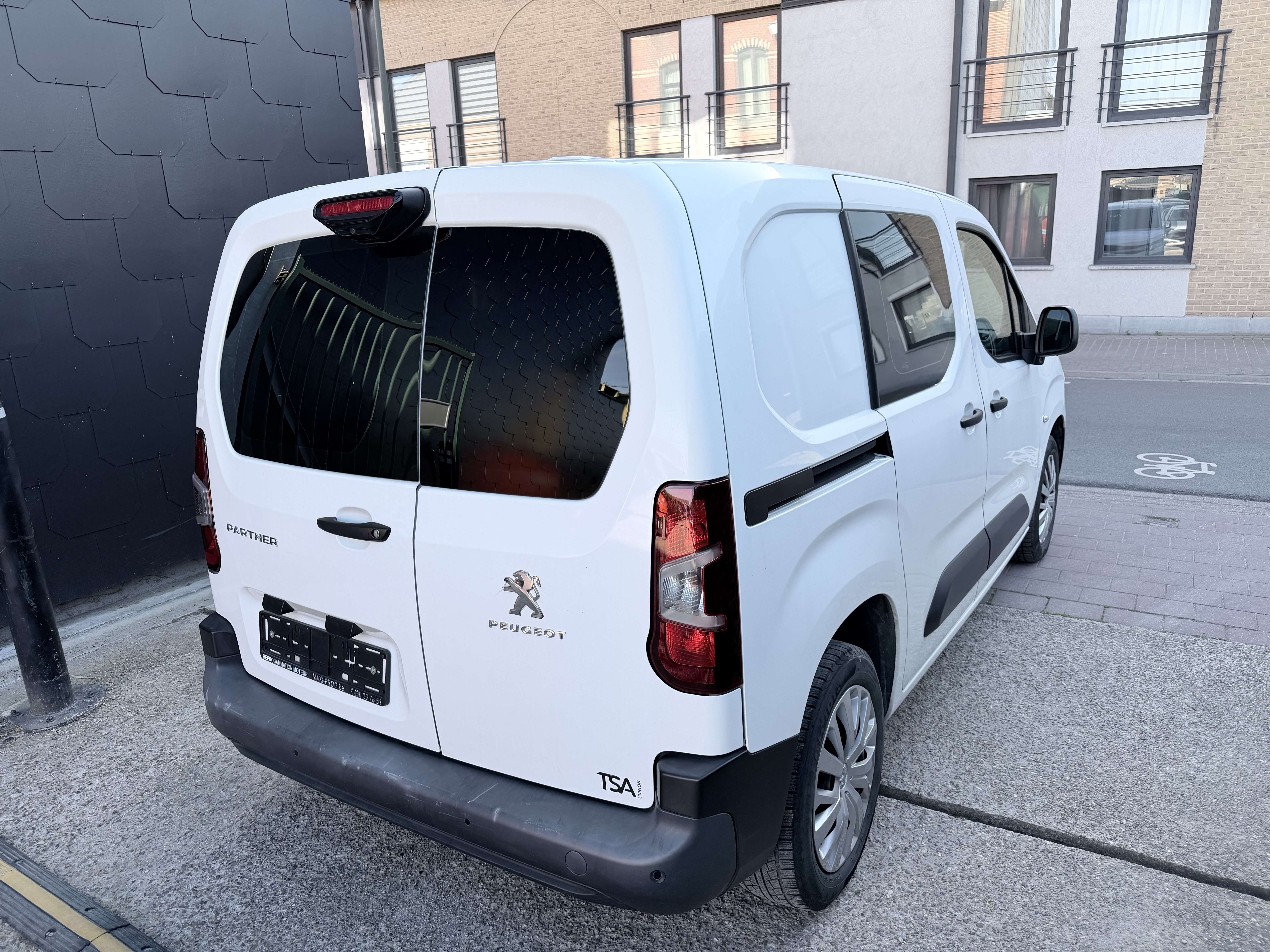 Peugeot Partner 1.5 BlueHDi Edition Asphalt | Navigatie | Airco | Cruise Control | Achteruitrijcamera | Bluetooth