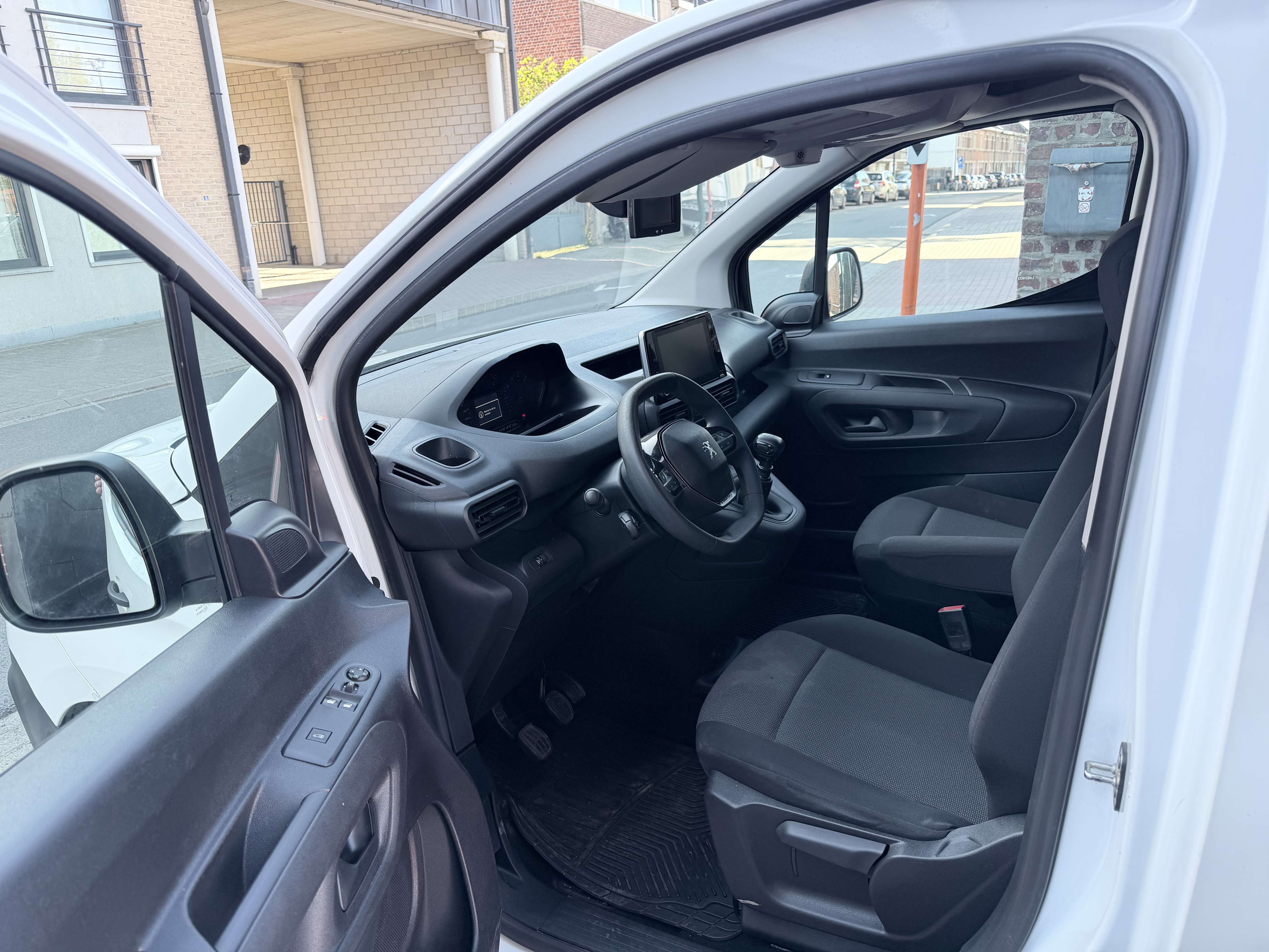 Peugeot Partner 1.5 BlueHDi Edition Asphalt | Navigatie | Airco | Cruise Control | Achteruitrijcamera | Bluetooth