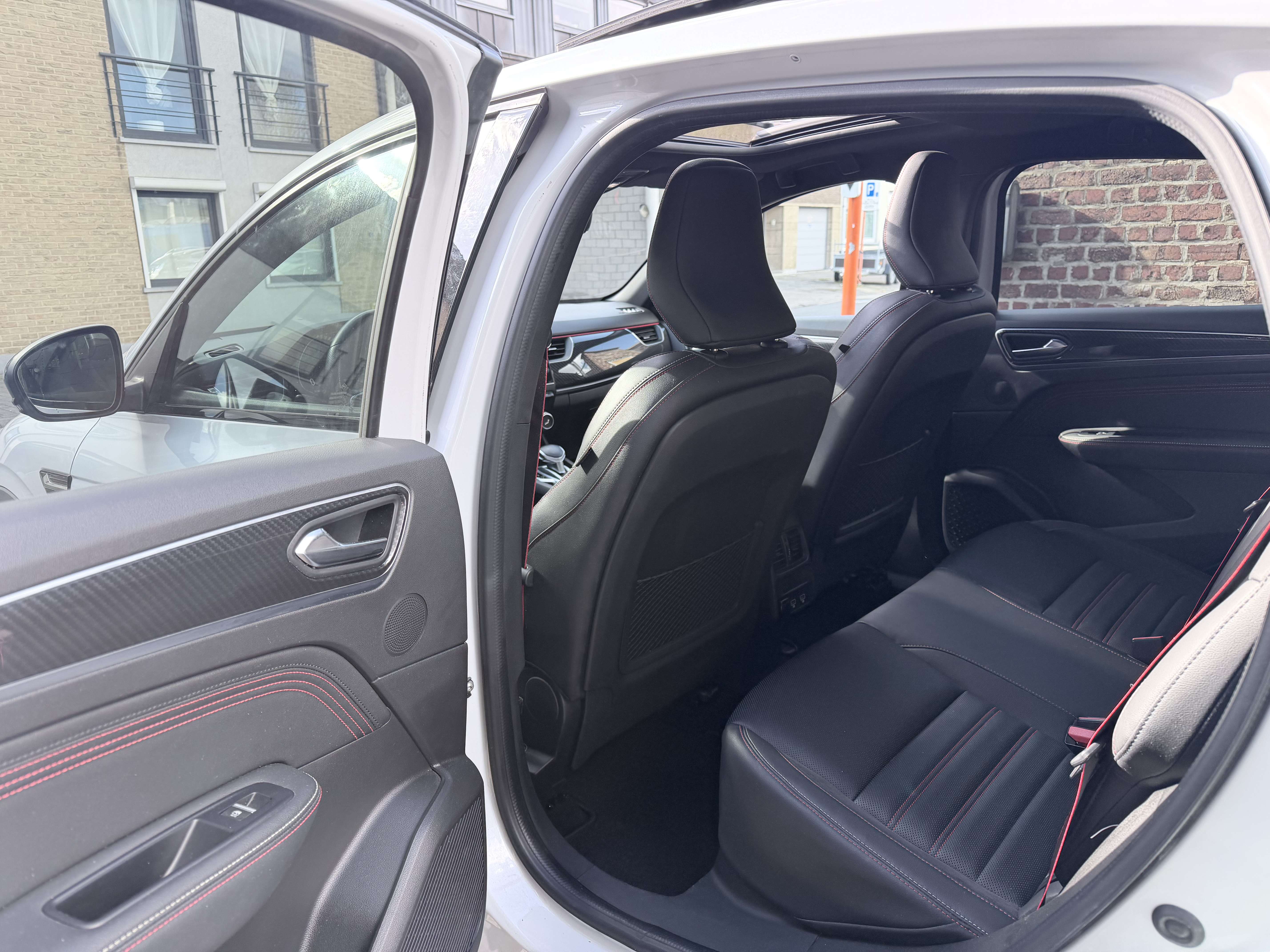 Renault Arkana Hybrid R.S. Line | Pano | CarPlay | Leder