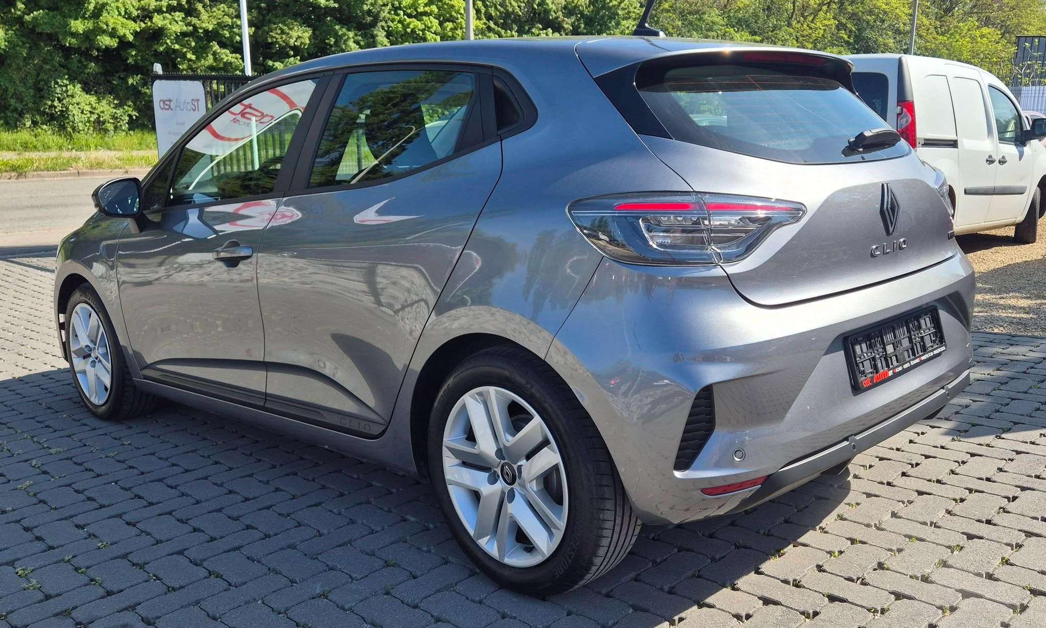 Renault Clio Clio Hybrid 1.6i E-TECH // Contrat entretien !