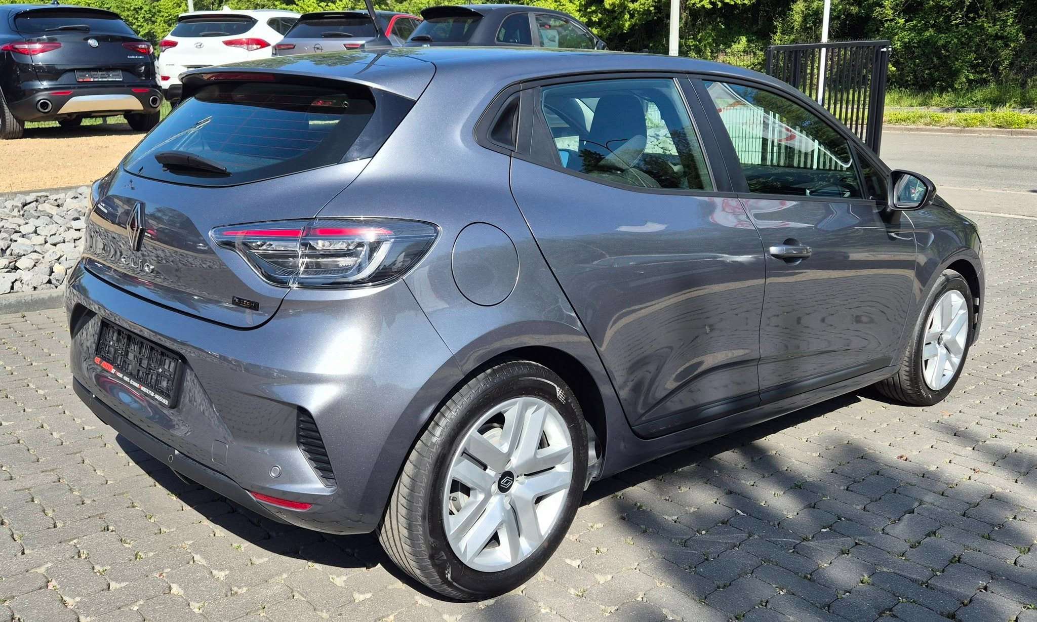 Renault Clio Clio Hybrid 1.6i E-TECH // Contrat entretien !