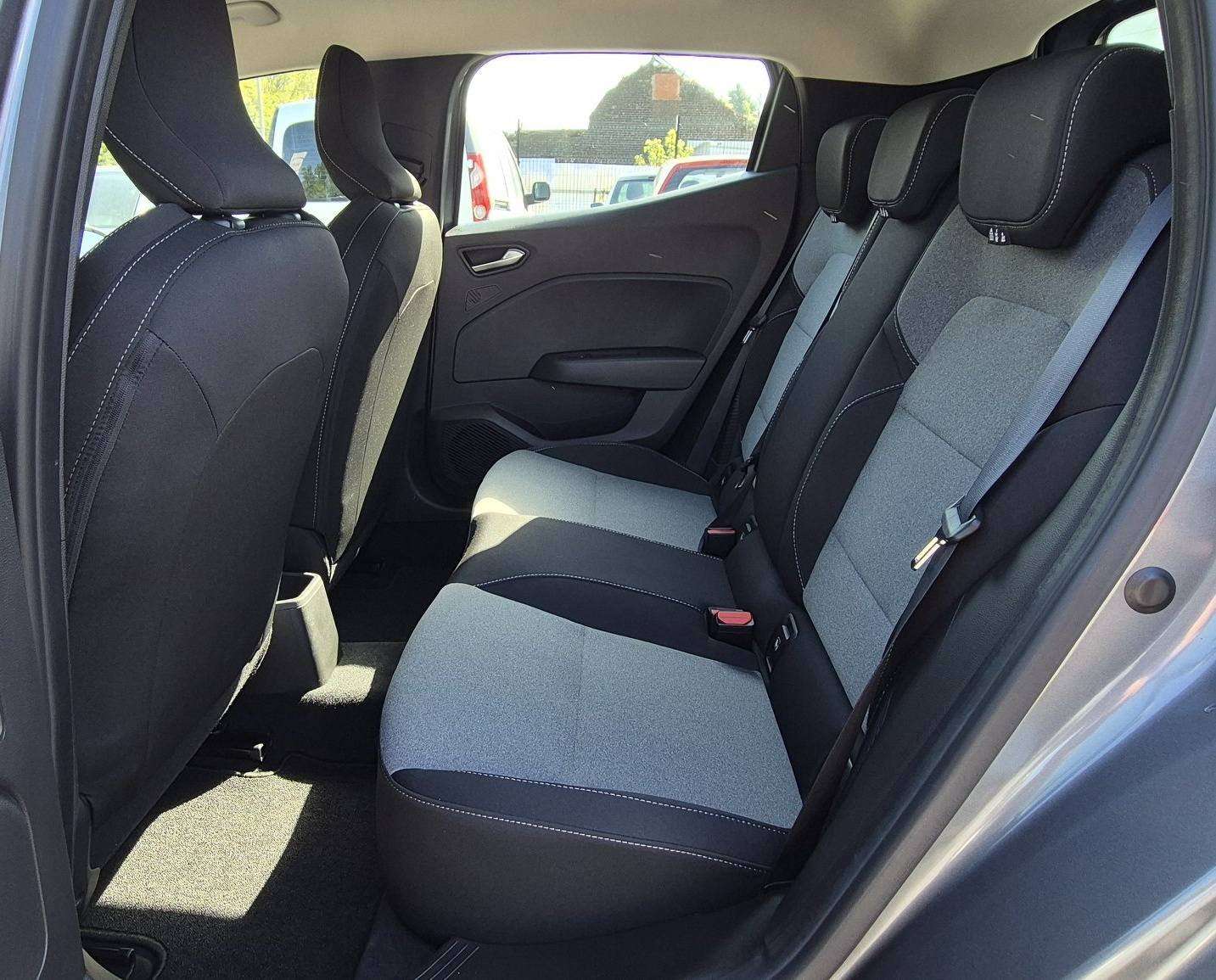 Renault Clio Clio Hybrid 1.6i E-TECH // Contrat entretien !