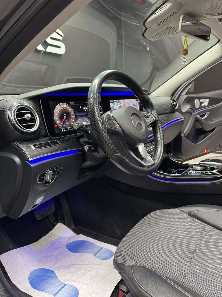 Mercedes-Benz E 220 Réservé
