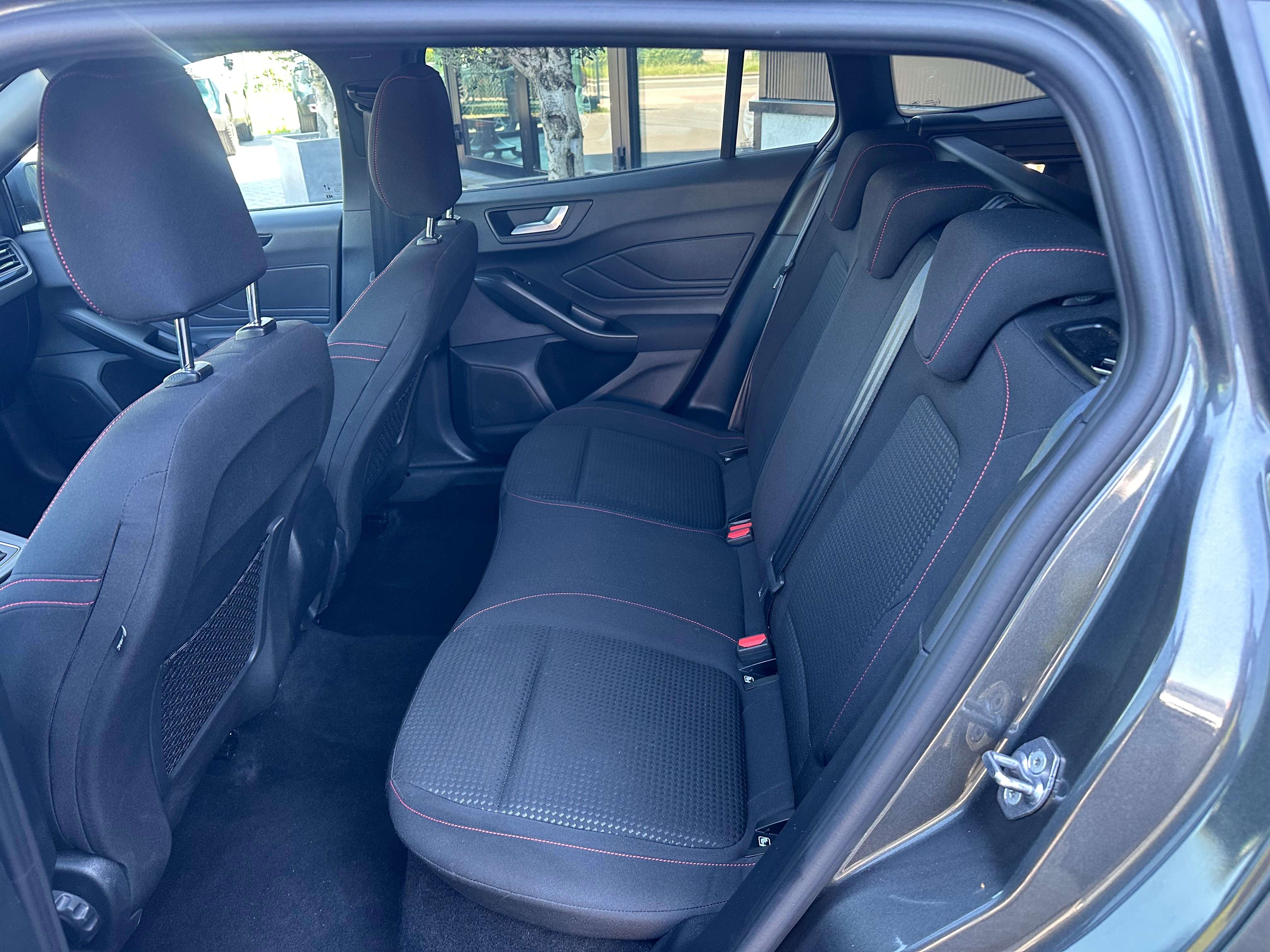 Ford Focus 1.0 EcoBoost MHEV ST-Line Design Black Pack