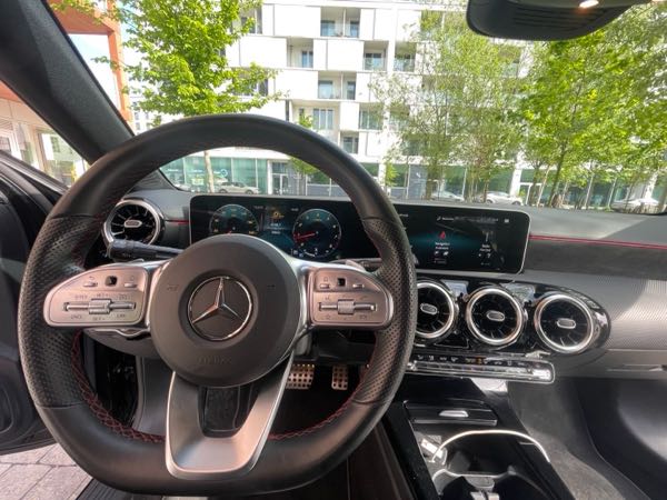 Mercedes-Benz Classe A IV BERLINE 180 AMG LINE 7G-DCT