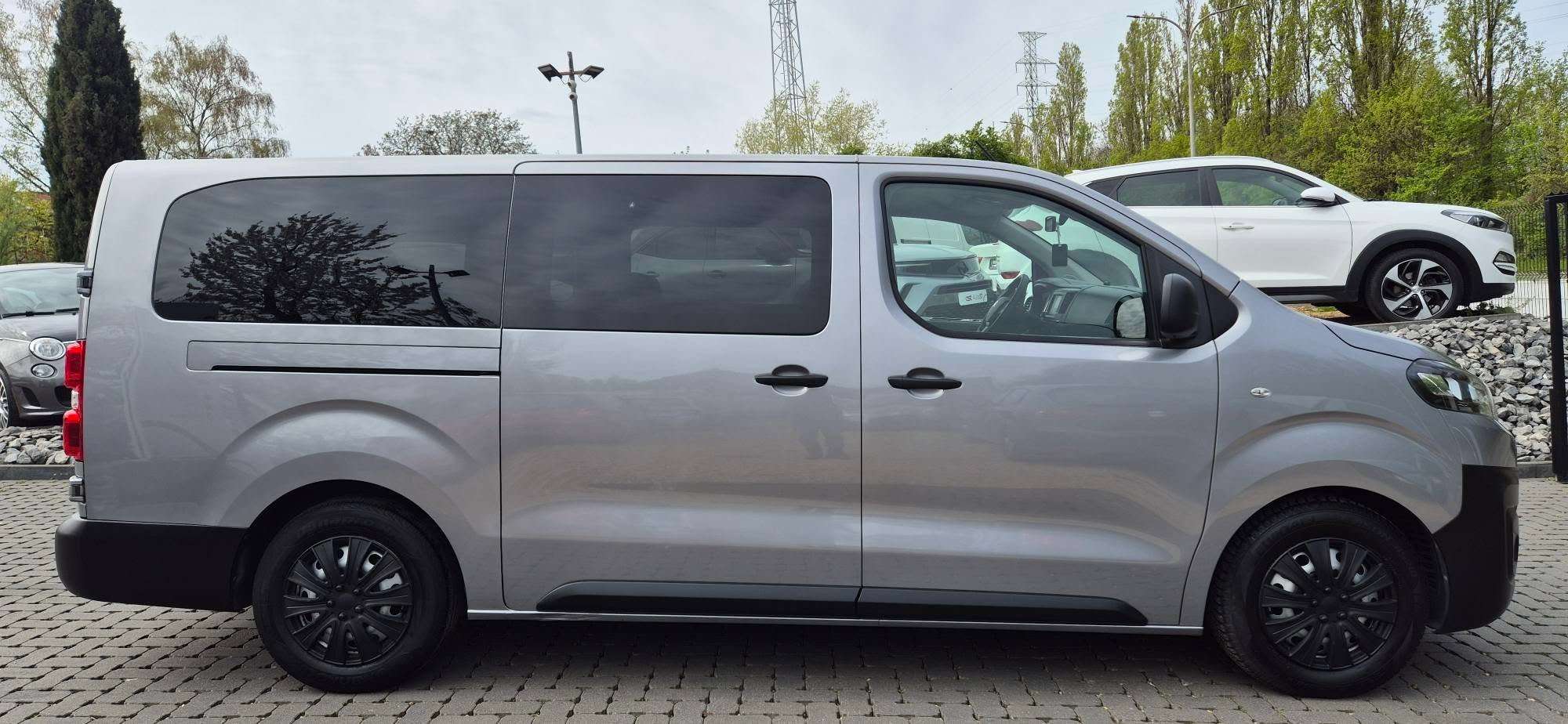 Citroen Jumpy XL 9places ( long chassis )