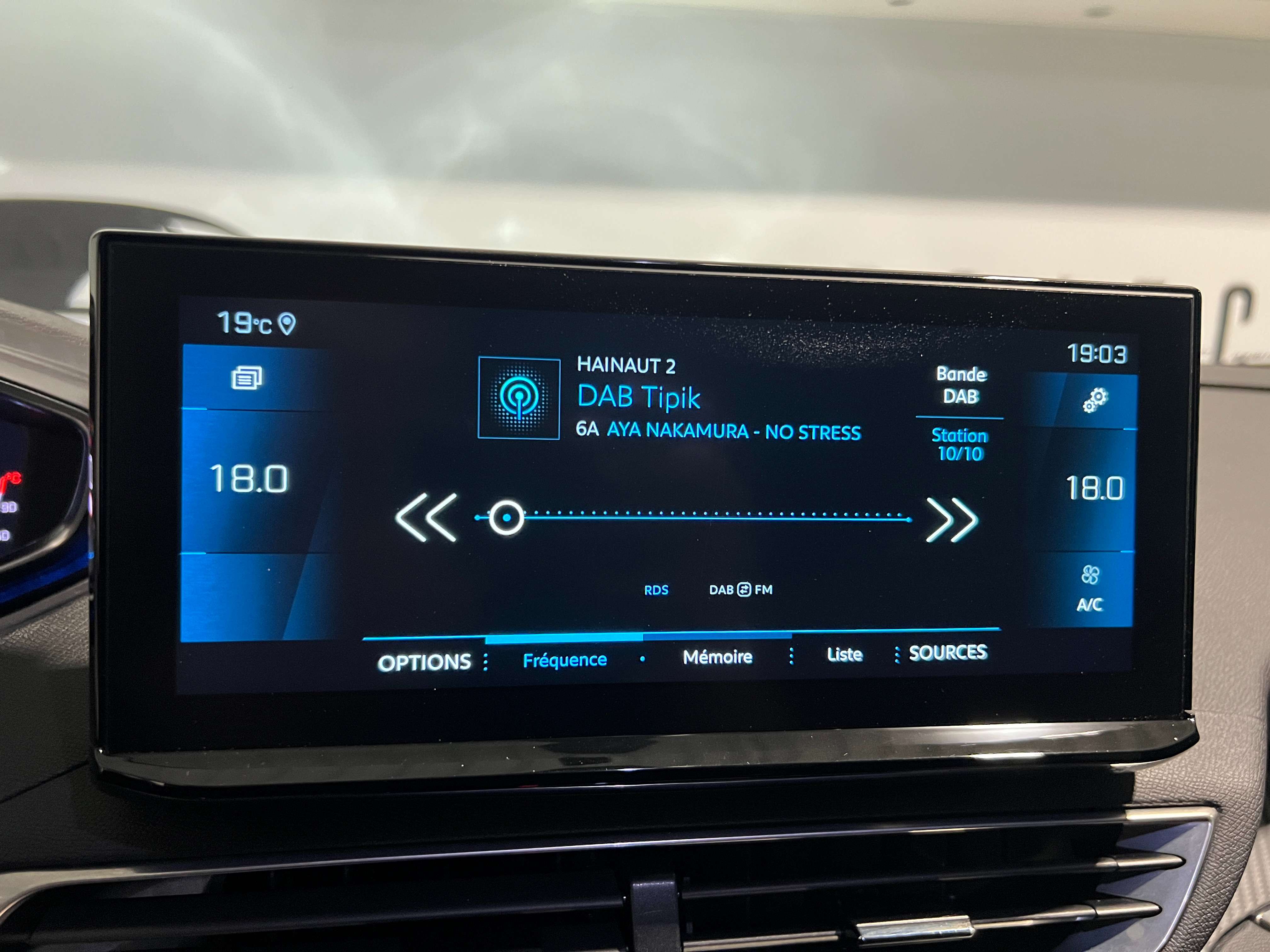 Peugeot 3008 1.2i Allure/GPS/FULL LED/ CARPLAY/PDC AV+ARR+CAM/