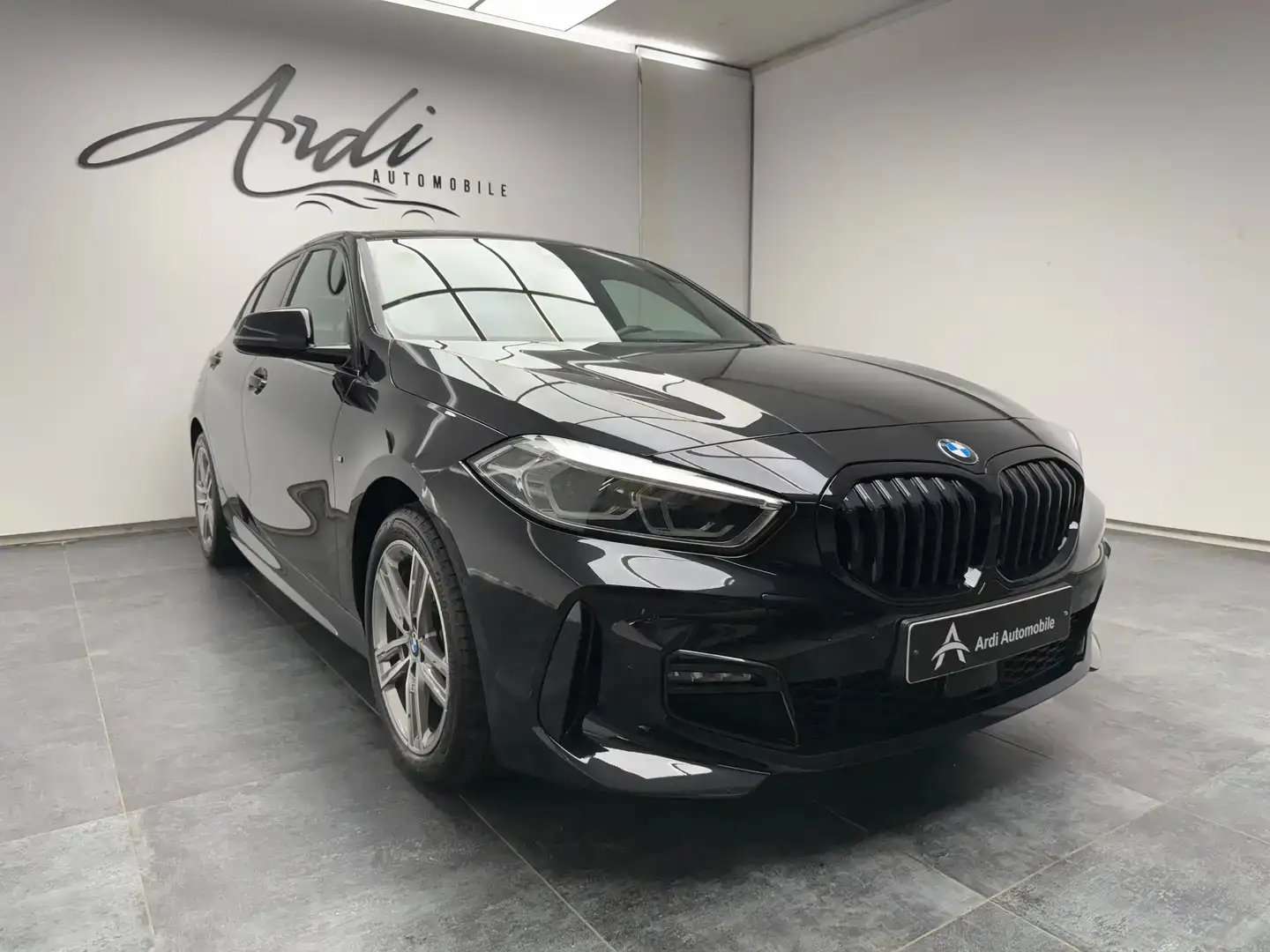 BMW 116 iA *38 000KM*PACK M*LED AMBIANCE*CARPLAY*GARANTIE*
