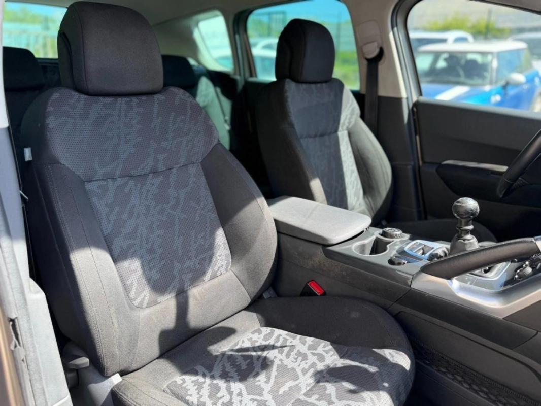 Peugeot 3008 GENERATION-I 1.6 HDI 110 RADAR DE RECUL - CLIMATISATION AUTOMATIQUE RIEN A PREVOIR