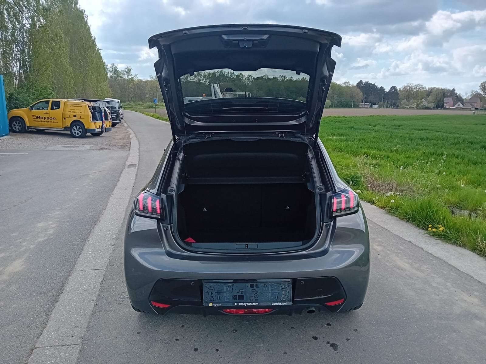 Peugeot 208 208 1.2i Allure - 1 jr garantie