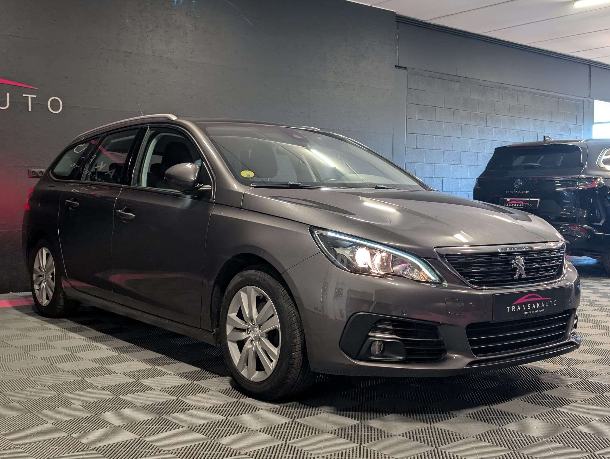 Peugeot 308 SW 1.5 BlueHDi Active Pack S.  — Caméra 360 — CarPlay — Sièges chauffants