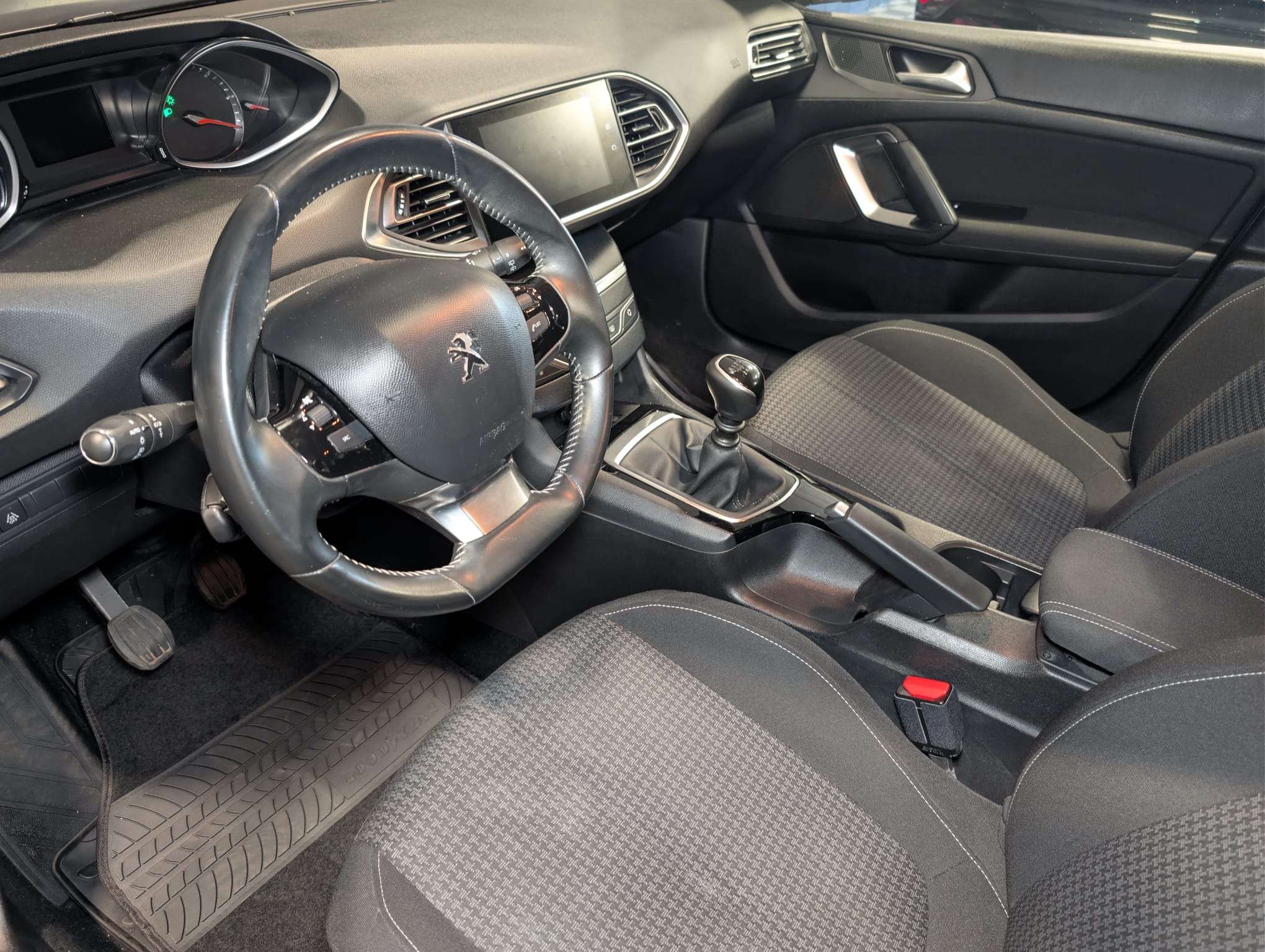 Peugeot 308 SW 1.5 BlueHDi Active Pack S.  — Caméra 360 — CarPlay — Sièges chauffants