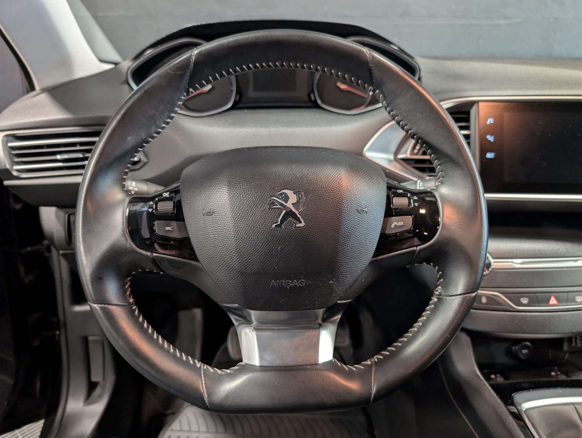 Peugeot 308 SW 1.5 BlueHDi Active Pack S.  — Caméra 360 — CarPlay — Sièges chauffants
