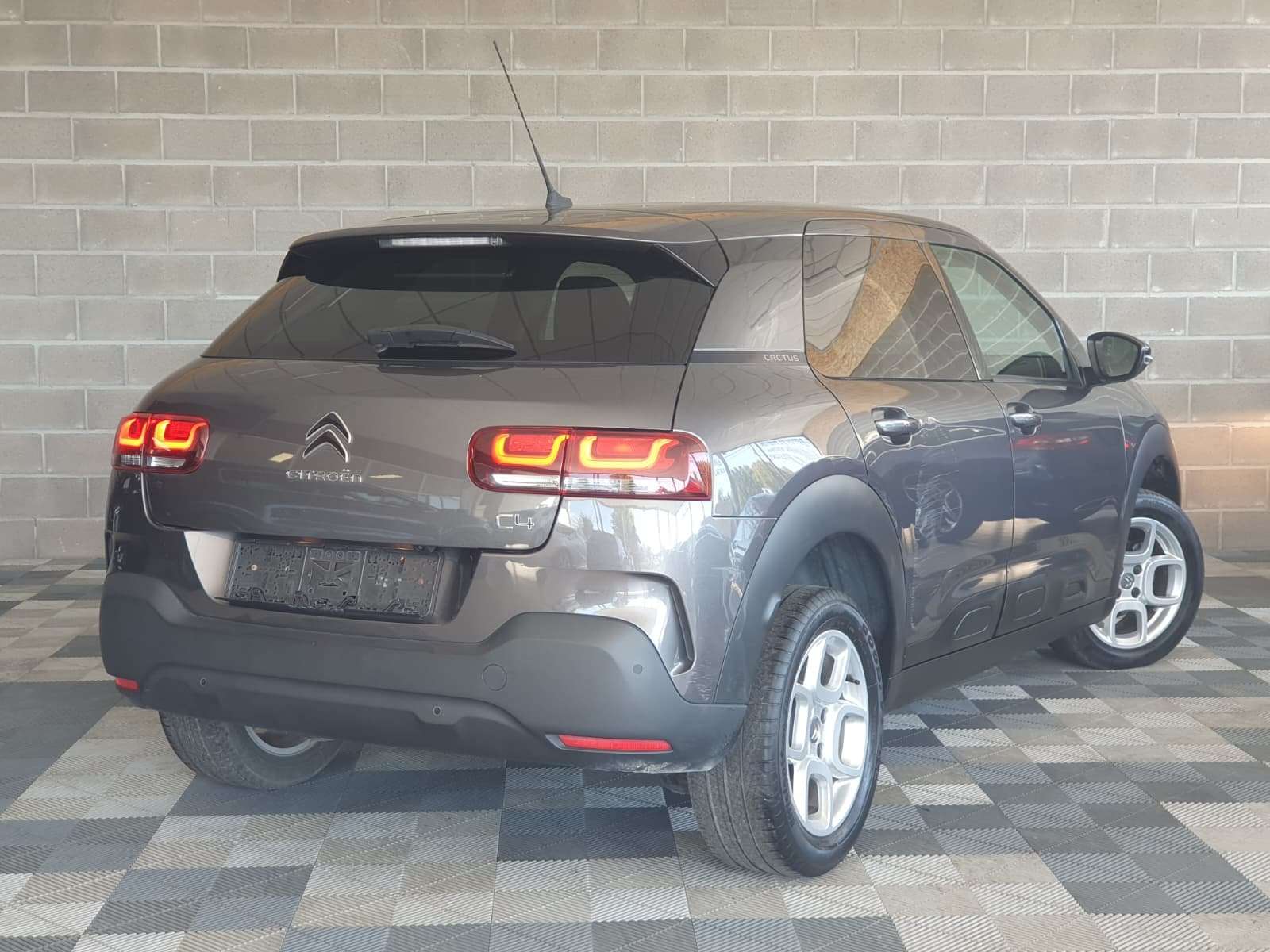 Citroen C4 Cactus 🟢1.2 ESSENCE 110CV - FULL CARNET - CAMERA - CAR PLAY
