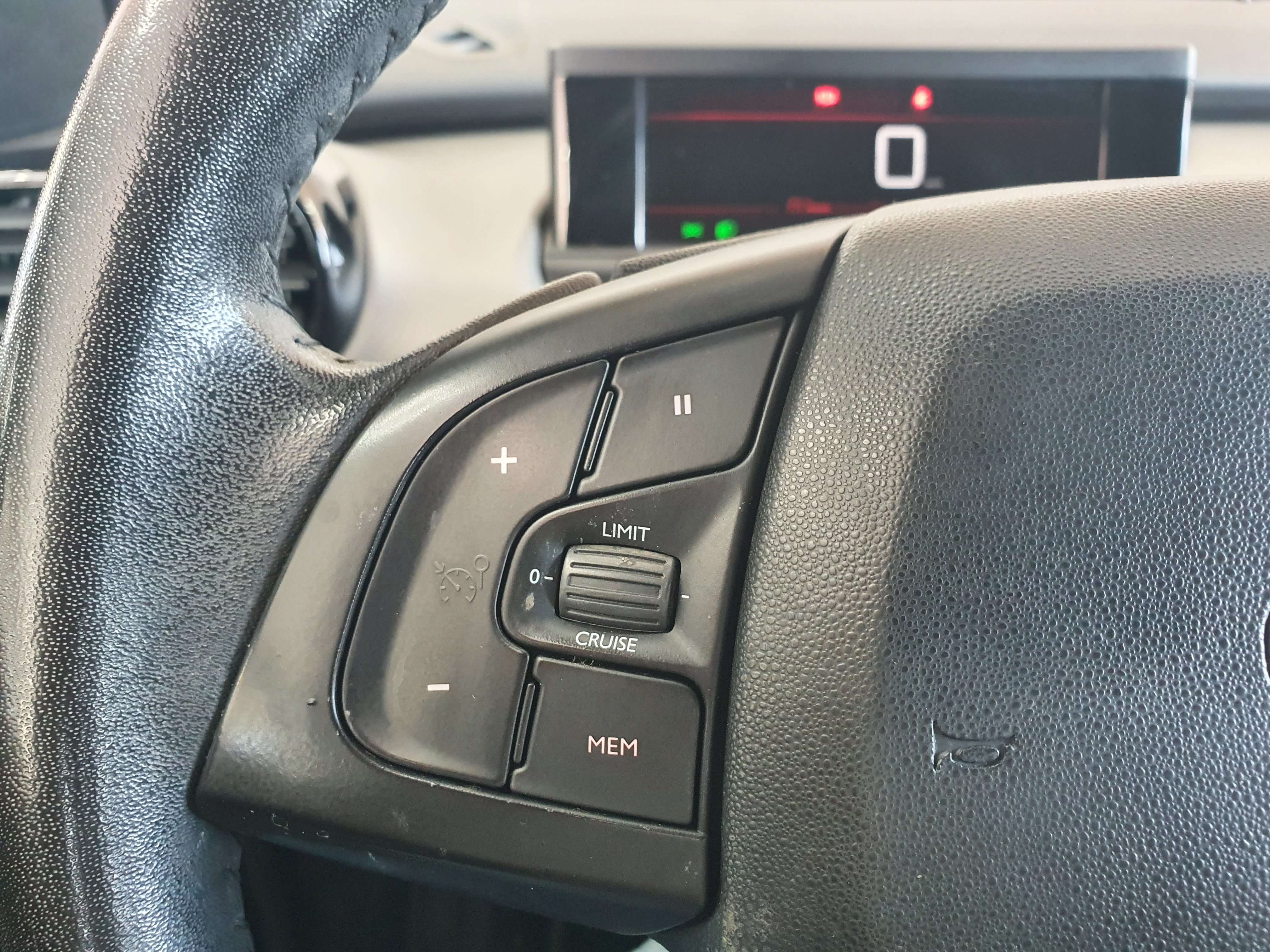 Citroen C4 Cactus 🟢1.2 ESSENCE 110CV - FULL CARNET - CAMERA - CAR PLAY