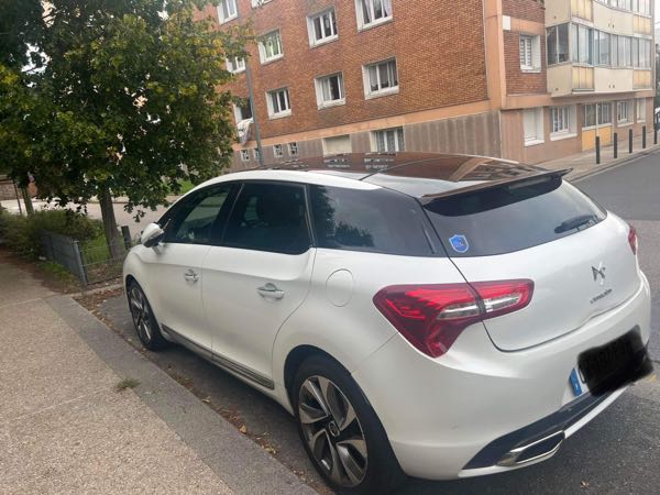 Citroen Ds5 ANNONCE EN LIGNE VEHICULE DISPONIBLE ** ****** PAS DE FRAIS