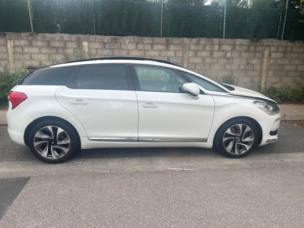 Citroen Ds5 ANNONCE EN LIGNE VEHICULE DISPONIBLE ** ****** PAS DE FRAIS