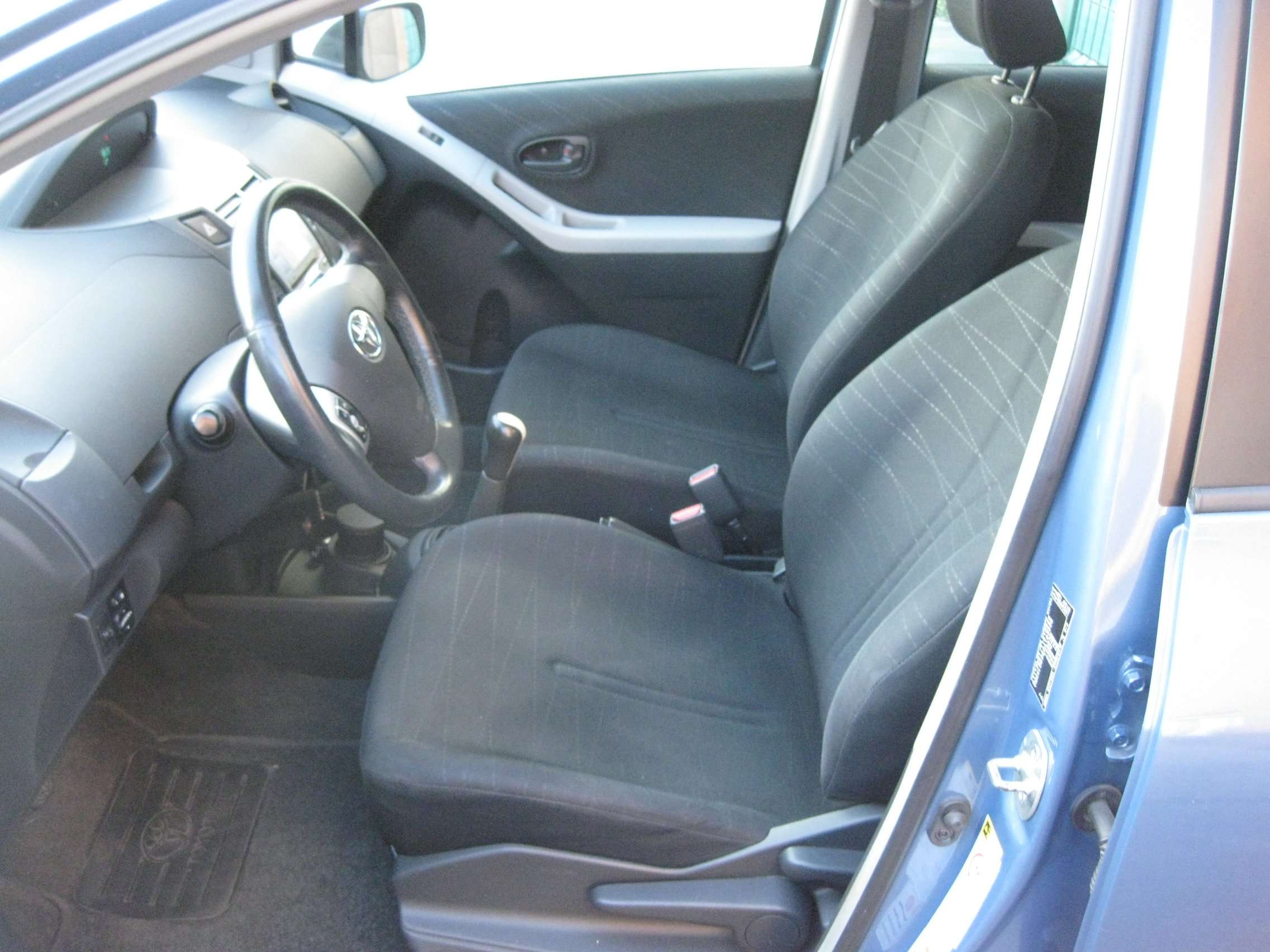 Toyota Yaris 1.3i essence Clim 78.000 km Ct ok Garantie 1an