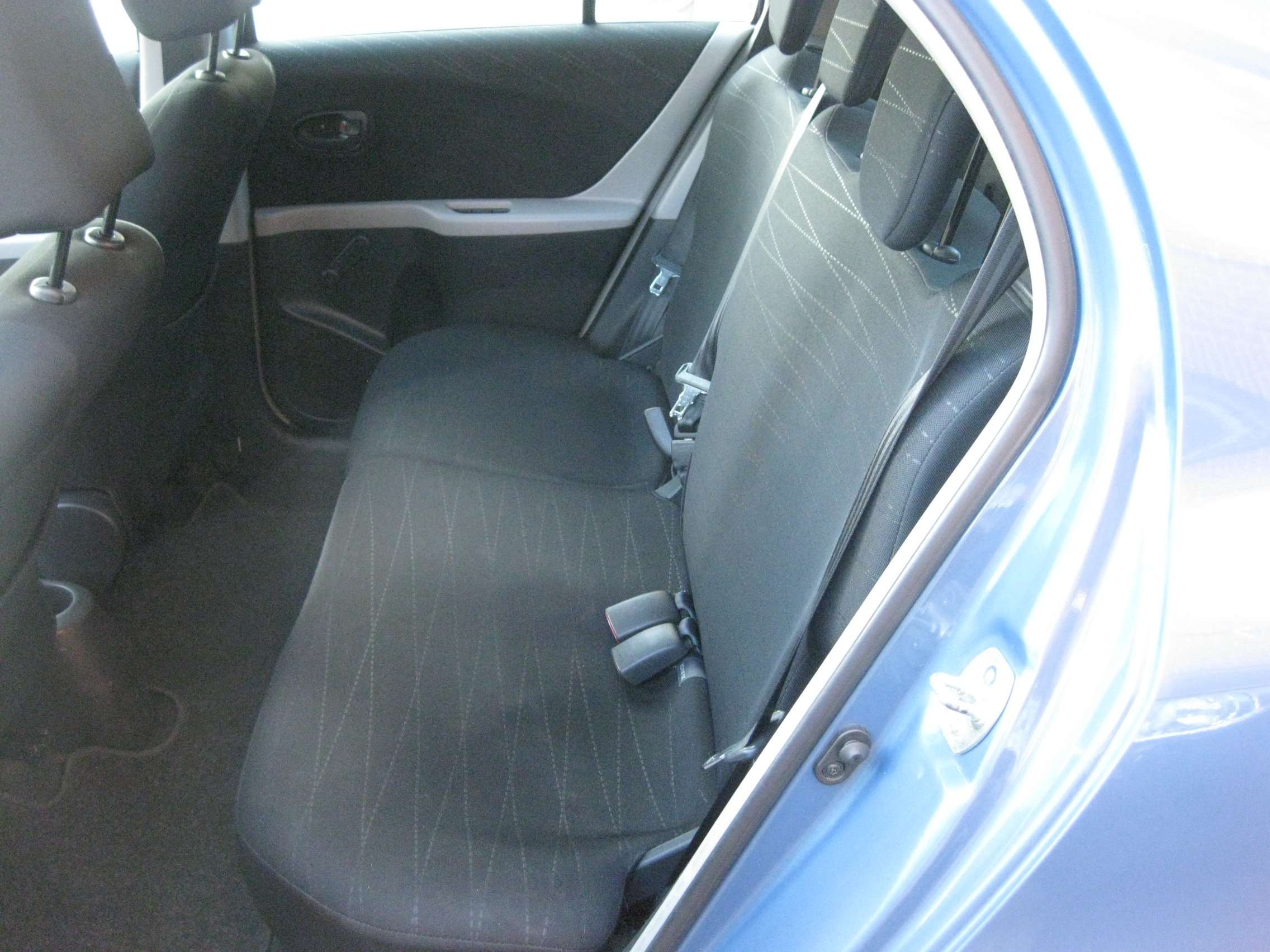 Toyota Yaris 1.3i essence Clim 78.000 km Ct ok Garantie 1an