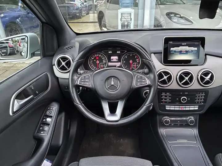 Mercedes-Benz B 180 d/TOIT PANO/NAVI/CAMERA/GARANTIE 12 MOIS