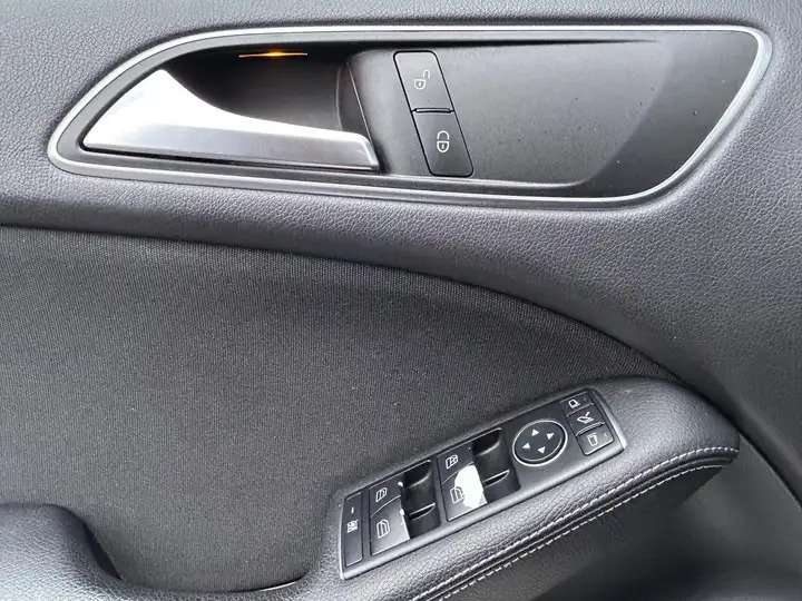 Mercedes-Benz B 180 d/TOIT PANO/NAVI/CAMERA/GARANTIE 12 MOIS