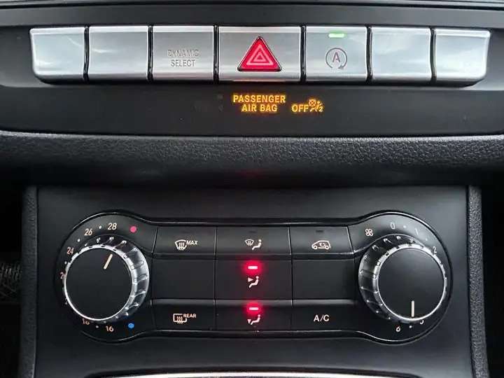 Mercedes-Benz B 180 d/TOIT PANO/NAVI/CAMERA/GARANTIE 12 MOIS
