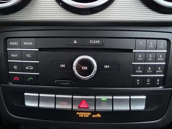 Mercedes-Benz B 180 d/TOIT PANO/NAVI/CAMERA/GARANTIE 12 MOIS