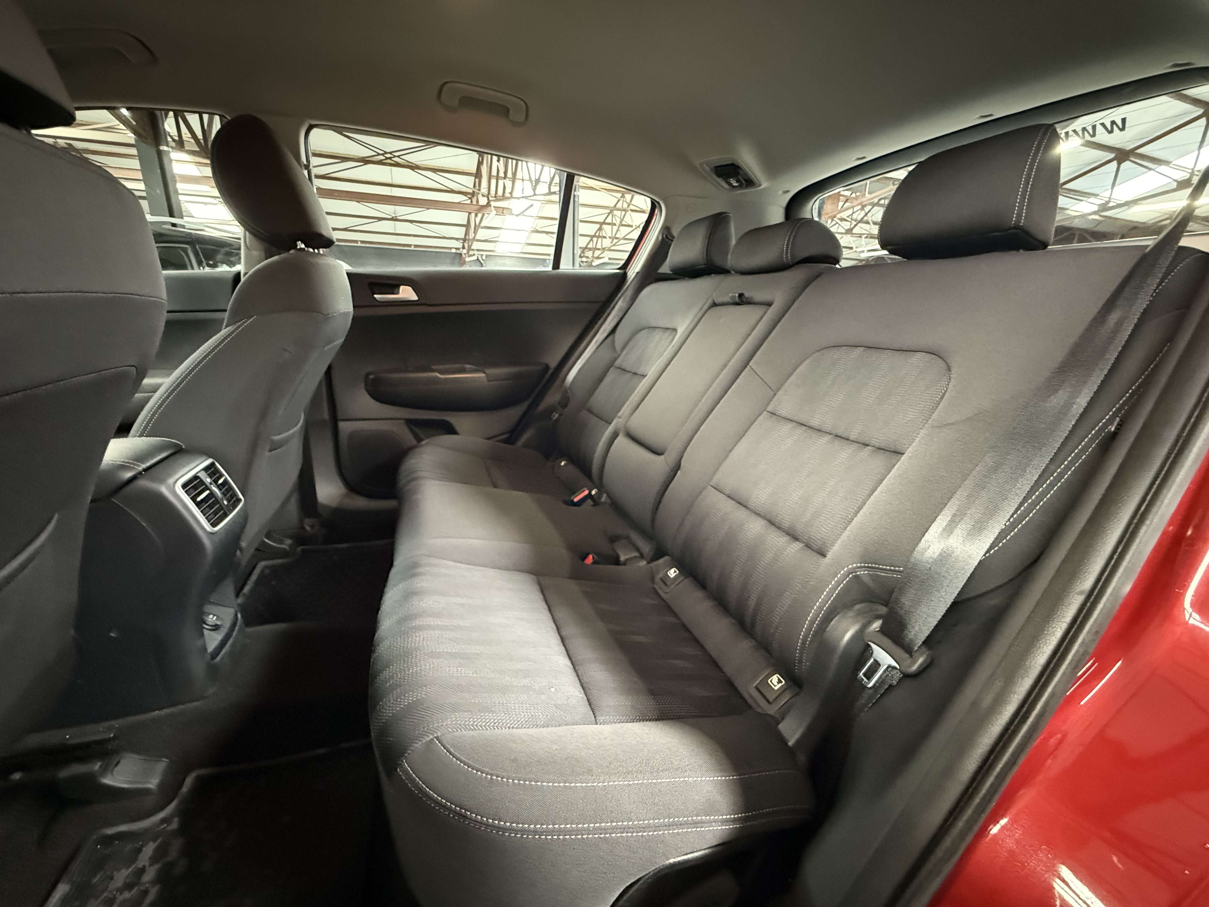 Kia Sportage 1.6i * 1ER PROP * RADIO * CLIM * BLUETOOTH * GARANTIE