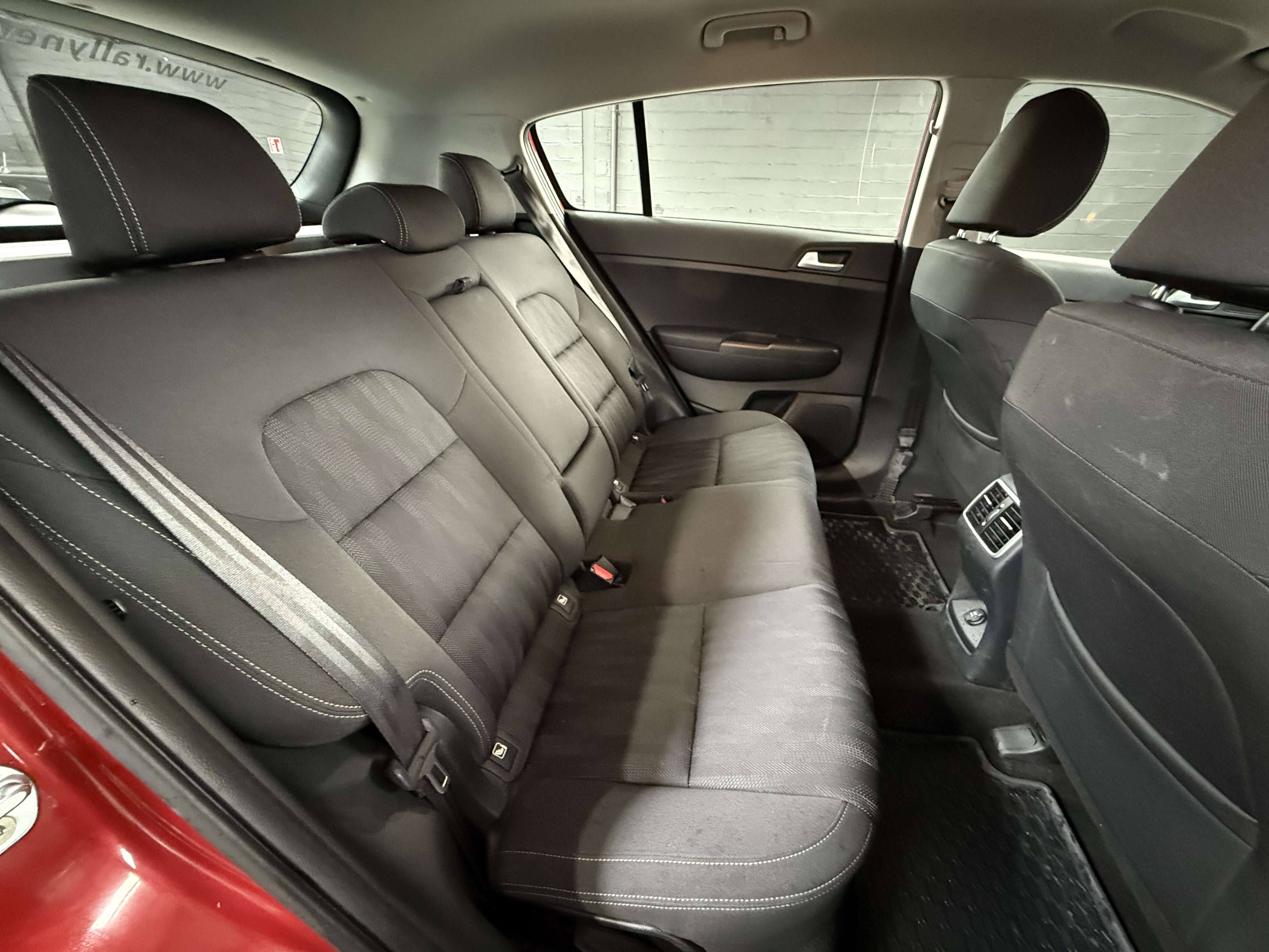 Kia Sportage 1.6i * 1ER PROP * RADIO * CLIM * BLUETOOTH * GARANTIE