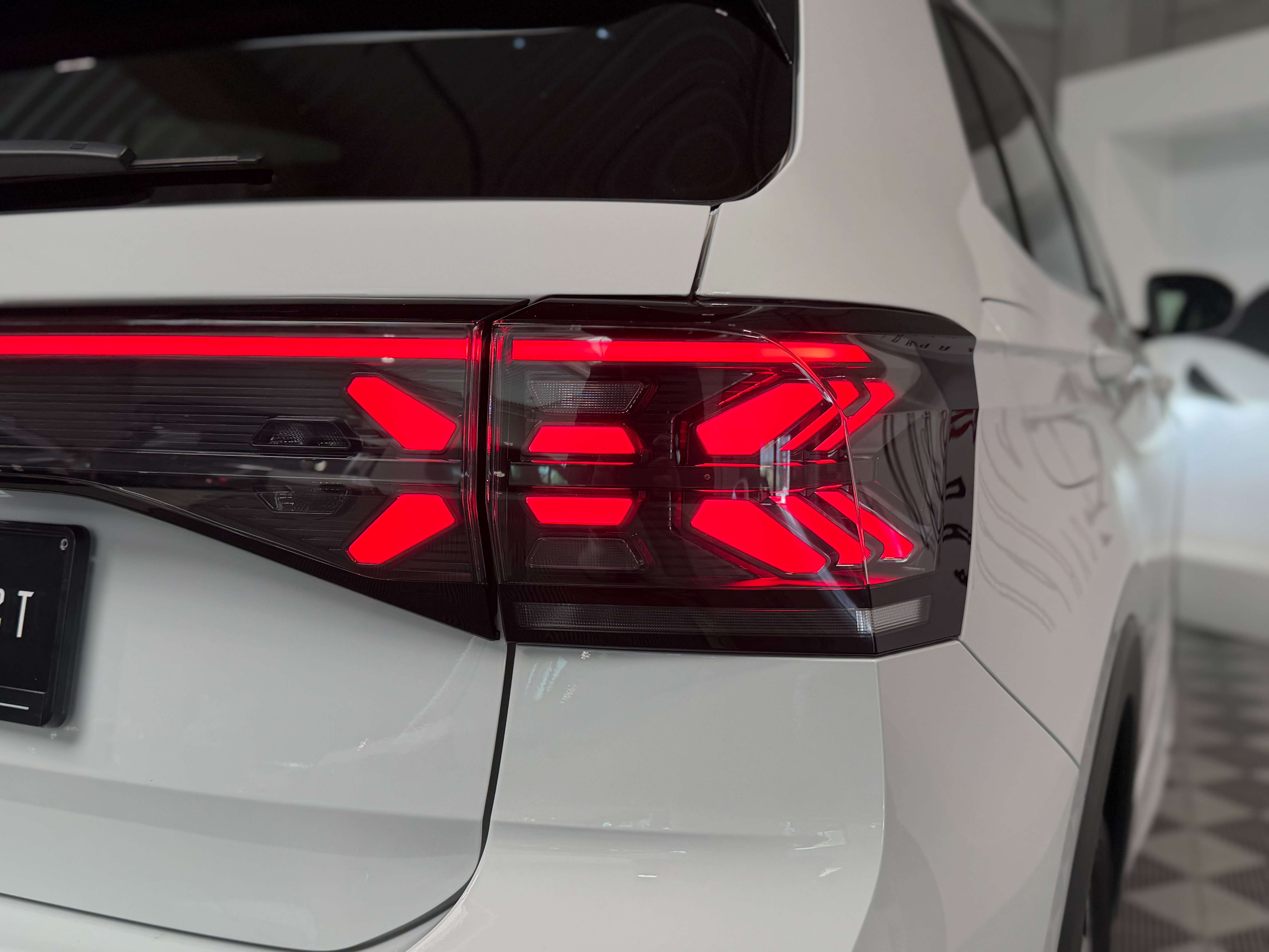Volkswagen T-Cross 1.0 TSI R-Line DSG, Car-Play, Capteurs AV/AR, Sièges Chauffants