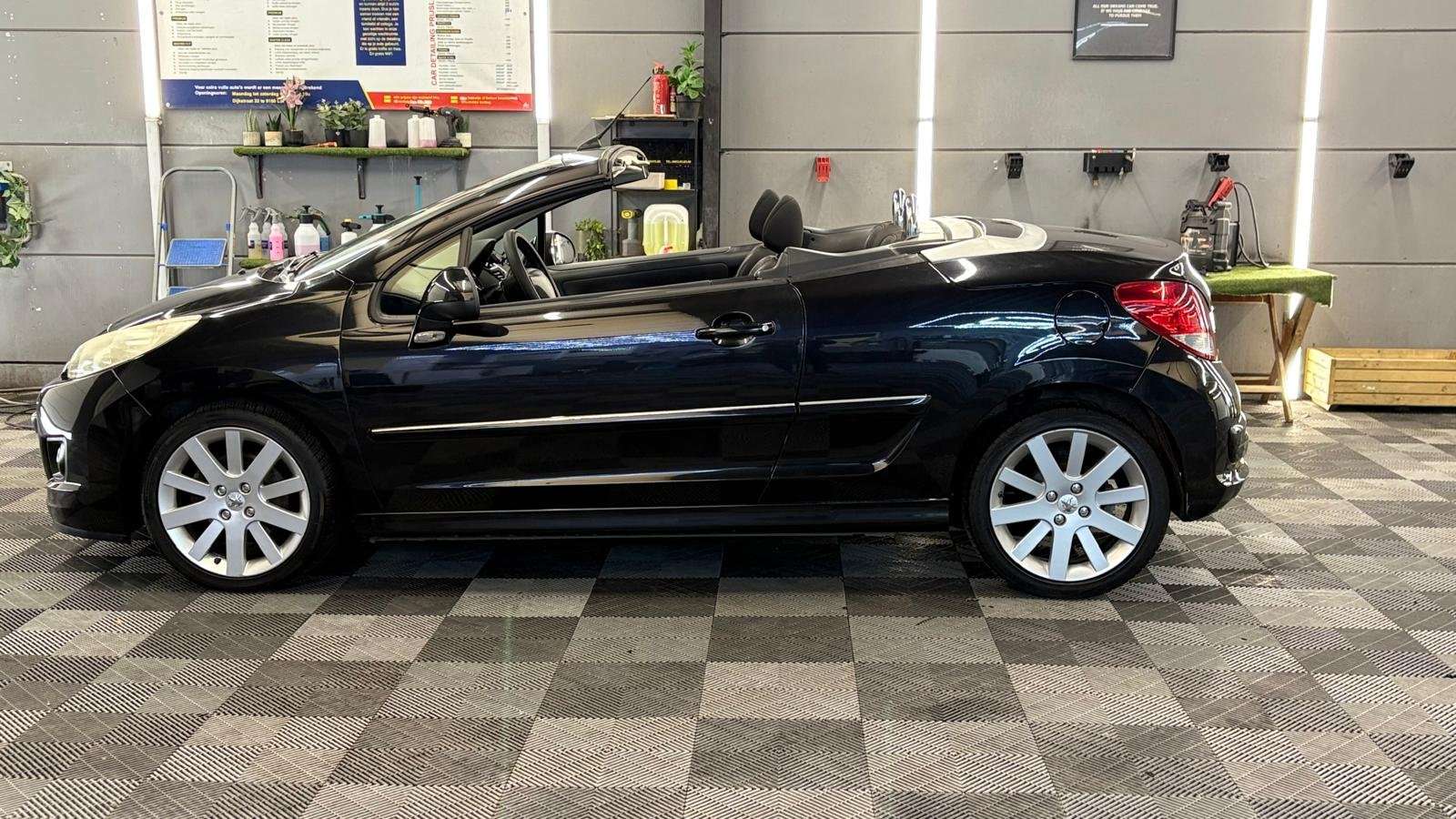 Peugeot 207 CC 1.6i AUTOMATIQUE bj. 2011 Euro 5