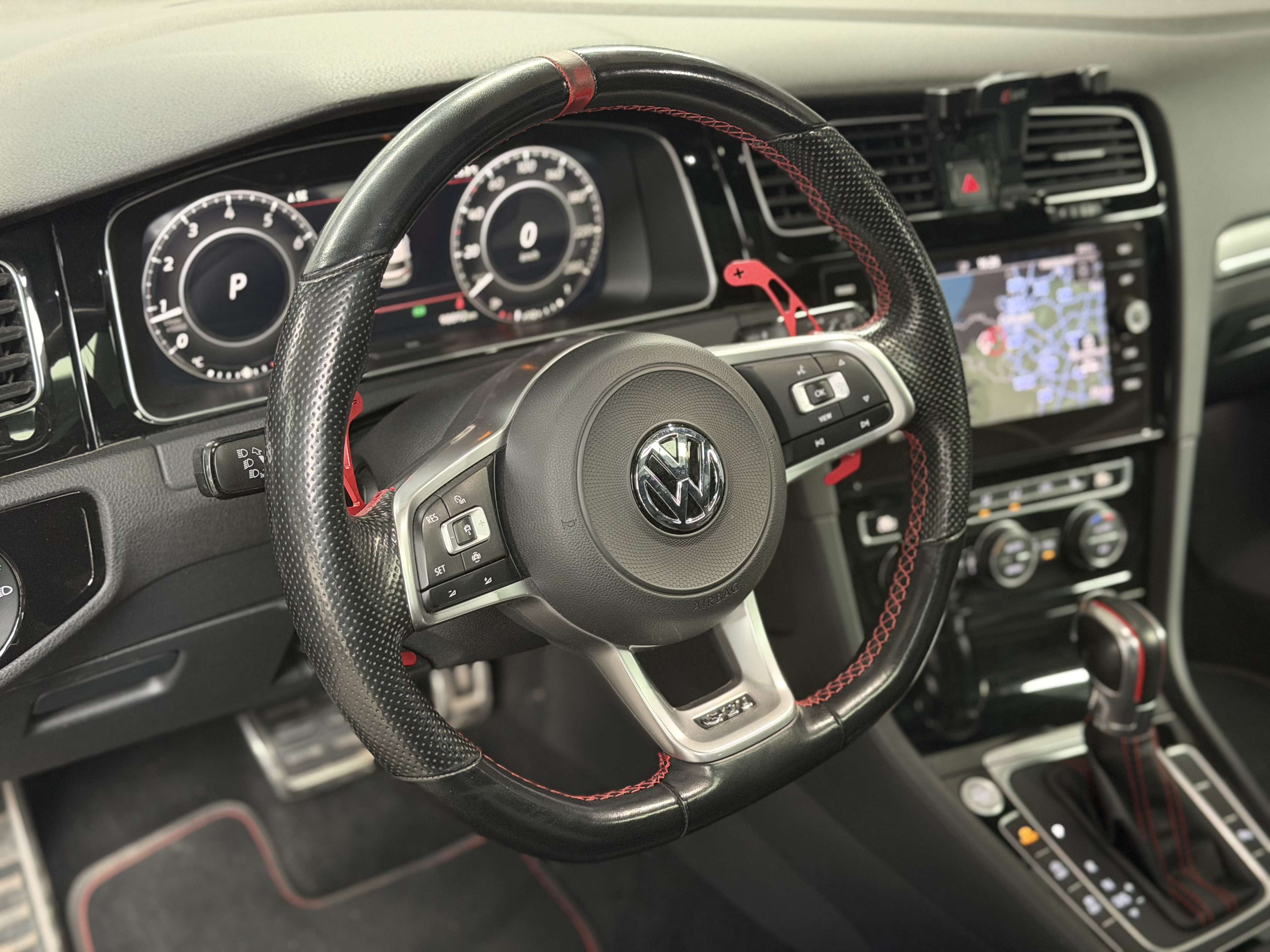 Volkswagen Golf GTI 2.0 TSI TCR * AKRA * PANO * SONO * GPS * CAMERA *